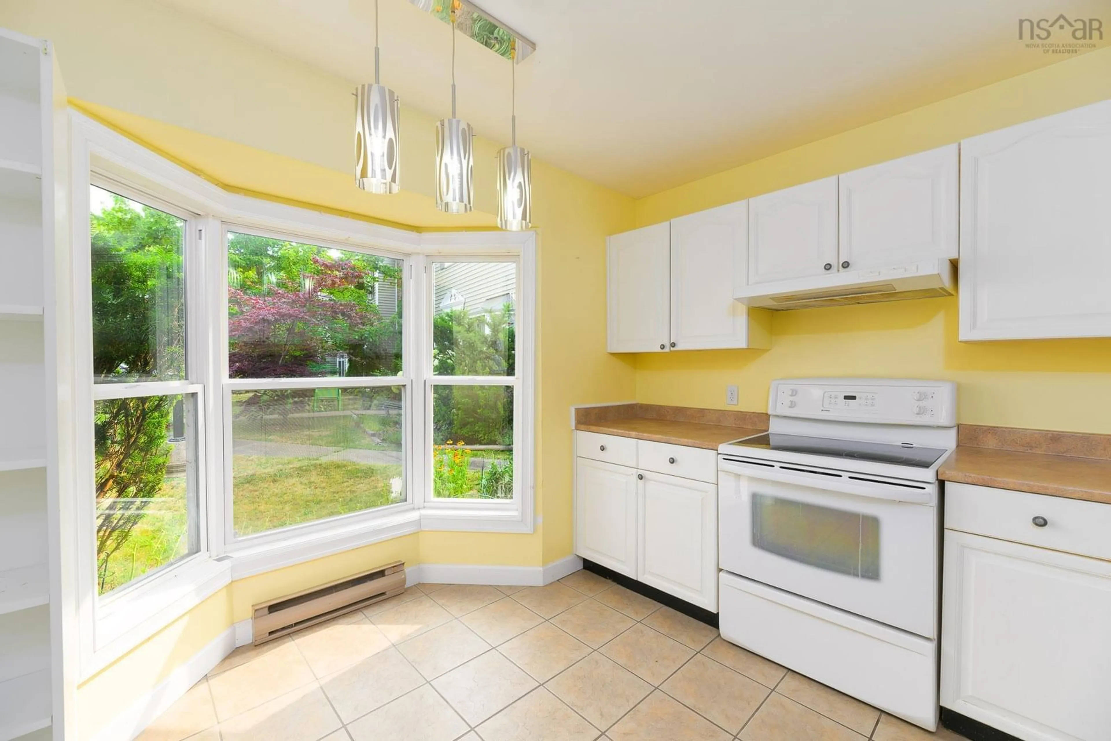 Standard kitchen, ceramic/tile floor for 158 Rutledge St, Bedford Nova Scotia B4A 1X6