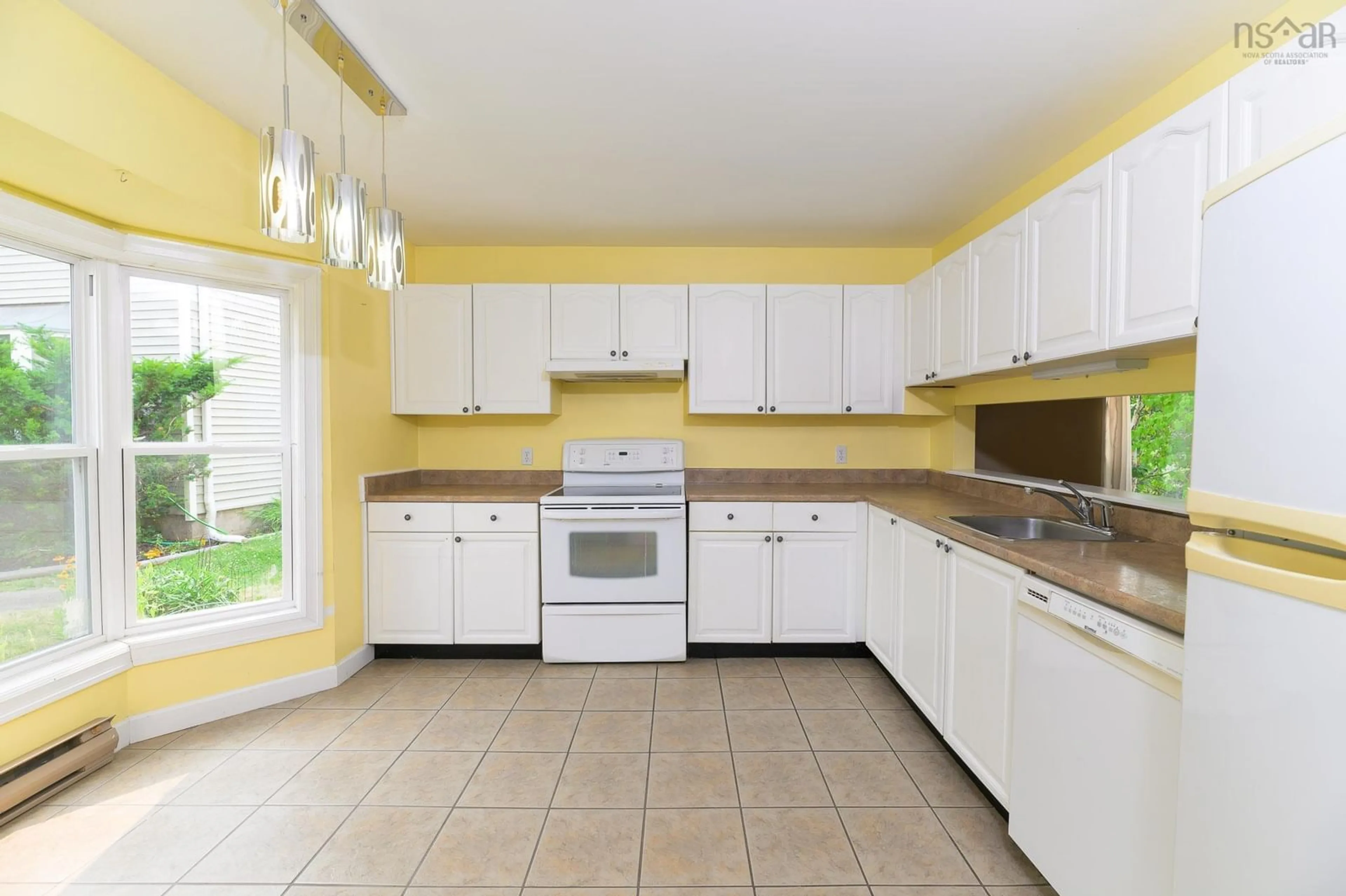 Standard kitchen, ceramic/tile floor for 158 Rutledge St, Bedford Nova Scotia B4A 1X6