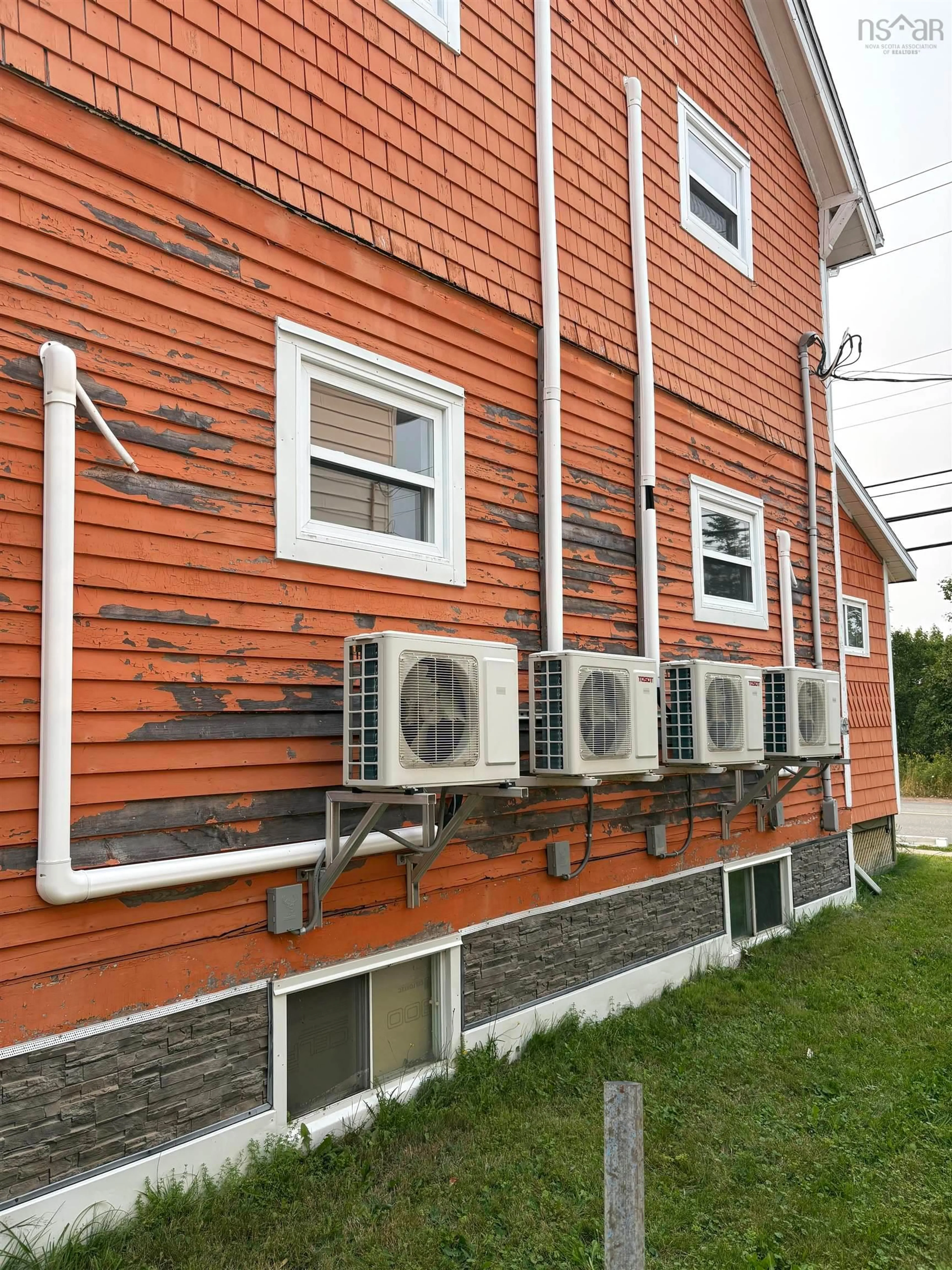 Home with vinyl exterior material, building for 1196 Prince St, Truro Nova Scotia B2N 1J4