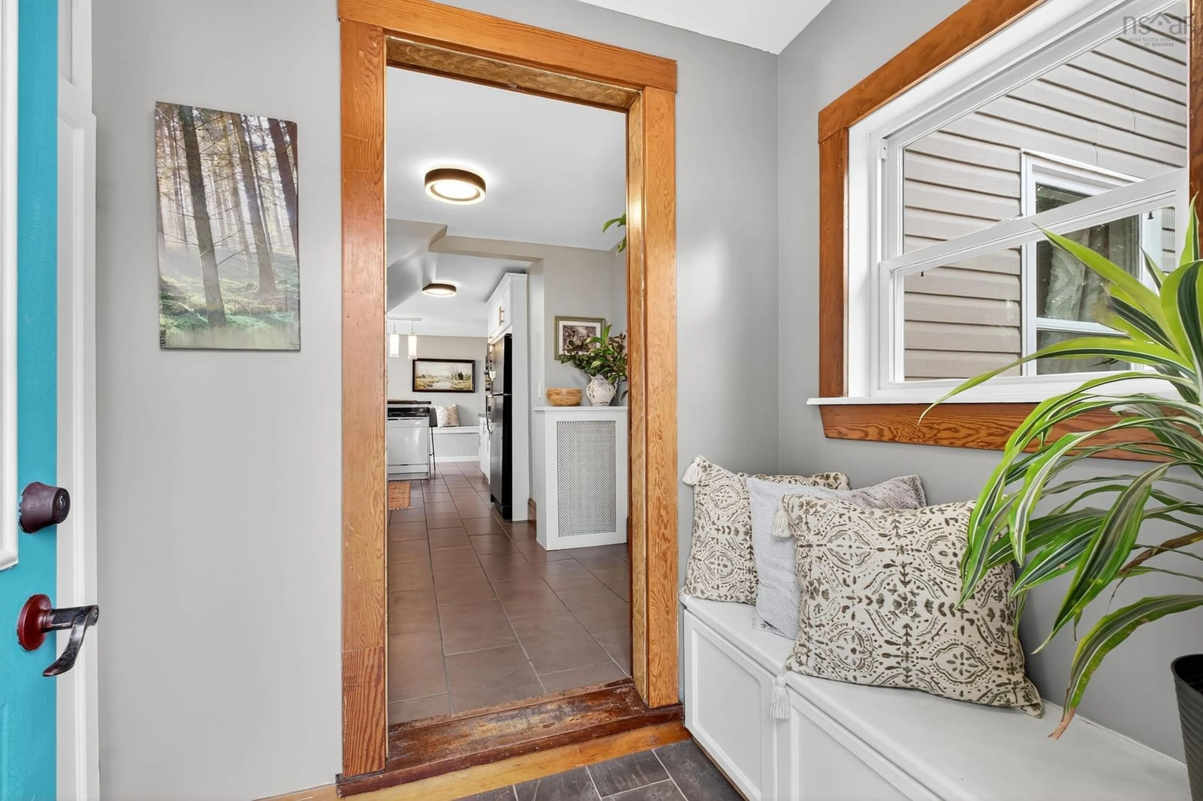 Indoor entryway for 37 Court St, Sydney Nova Scotia B1S 2X4