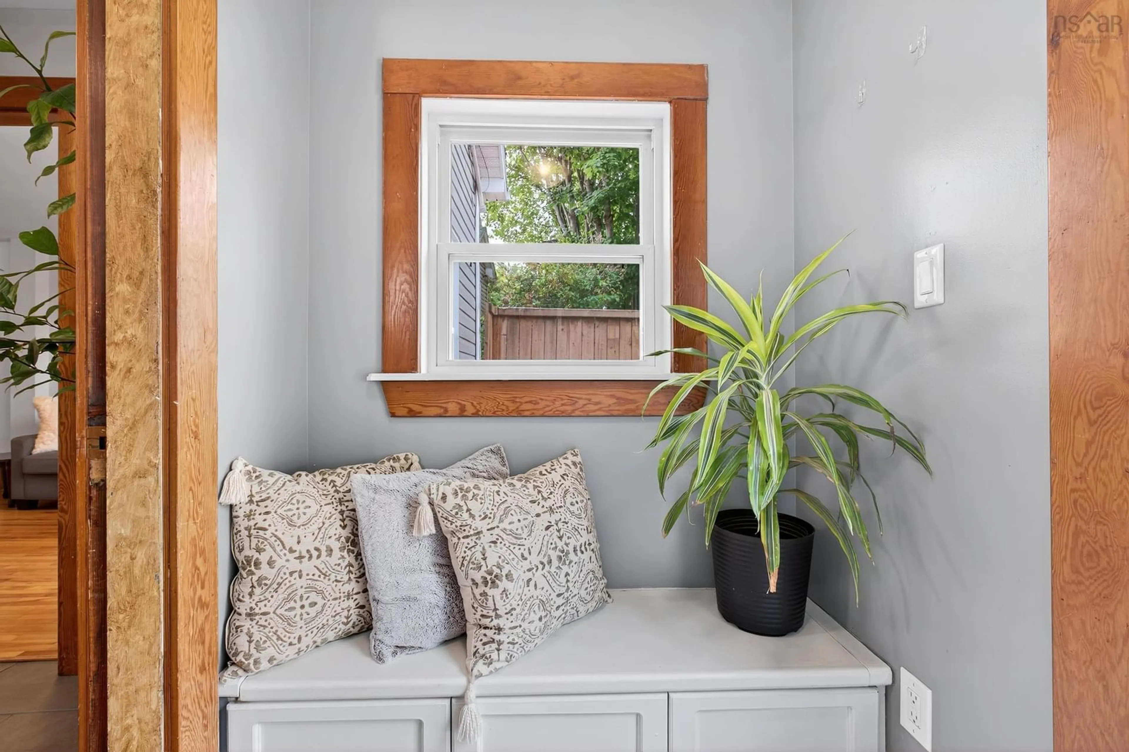 Indoor entryway for 37 Court St, Sydney Nova Scotia B1S 2X4