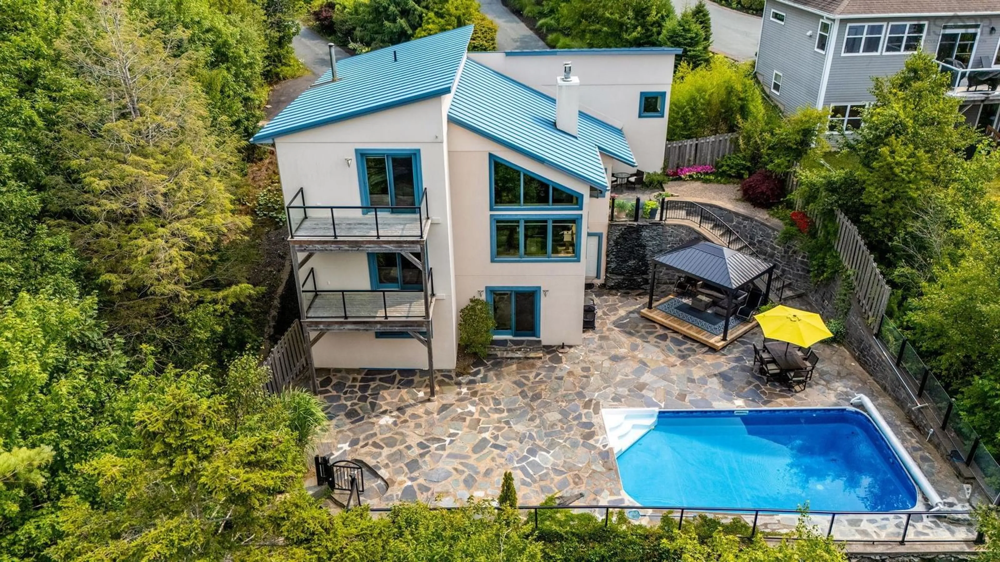 A pic from outside/outdoor area/front of a property/back of a property/a pic from drone, unknown for 49 Fairway Grove, Dartmouth Nova Scotia B2W 6M5