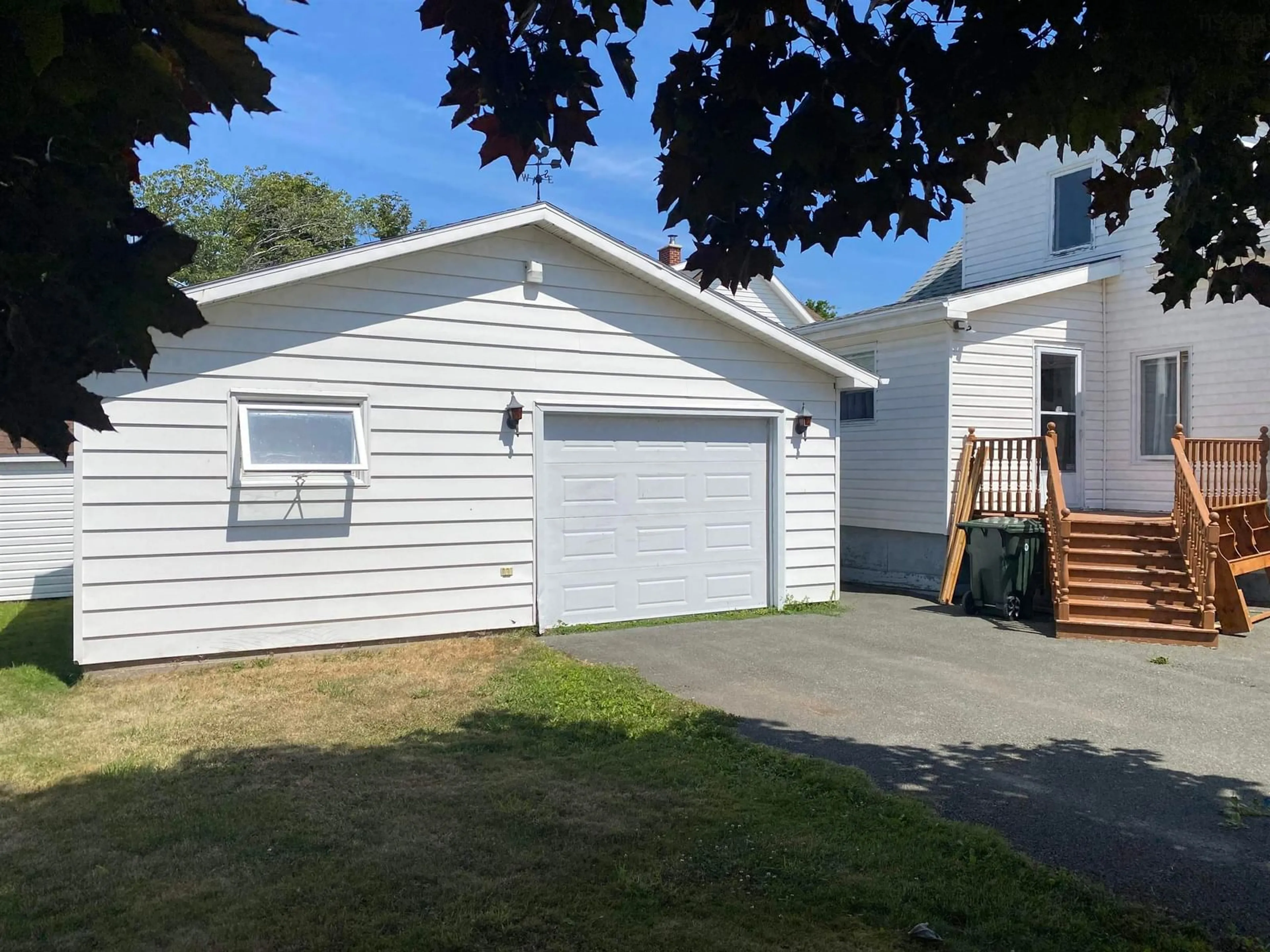 Home with vinyl exterior material, street for 571 King St, New Waterford Nova Scotia B1H 3Z2