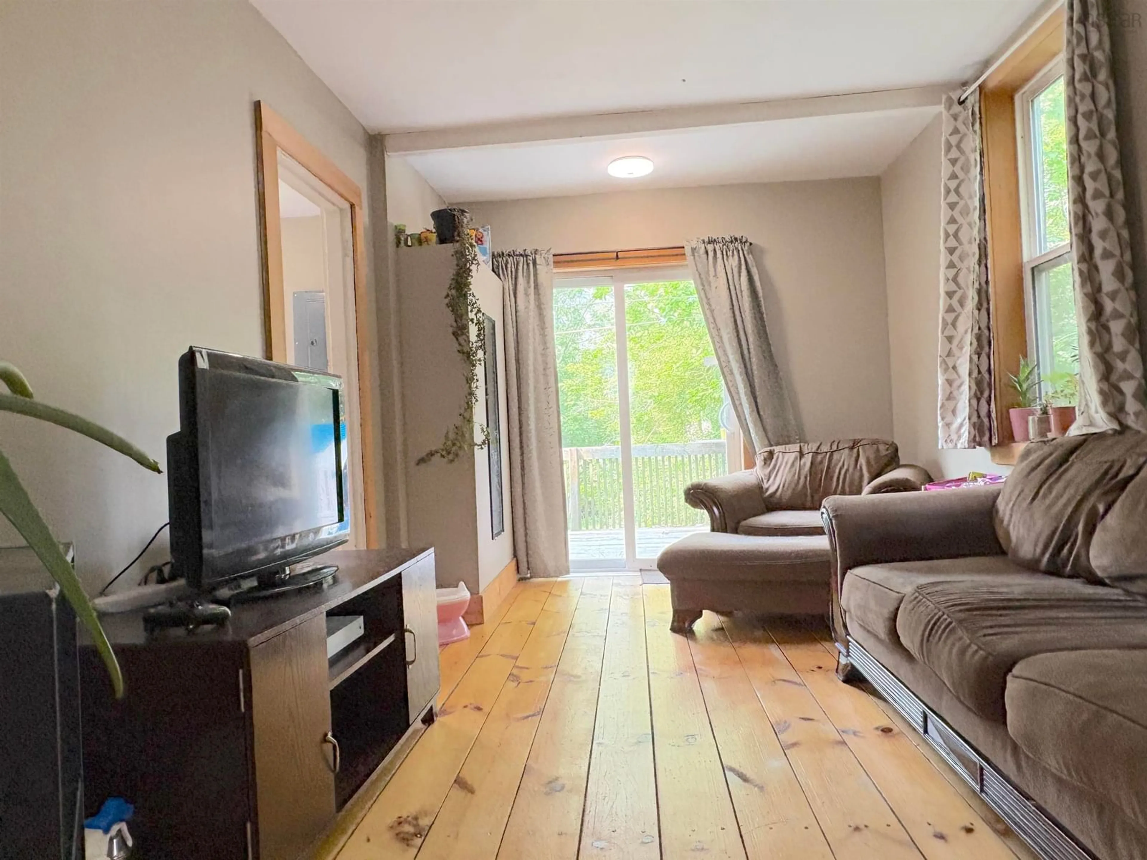 Living room with furniture, wood/laminate floor for 107 Parr St, Shelburne Nova Scotia B0T 1W0