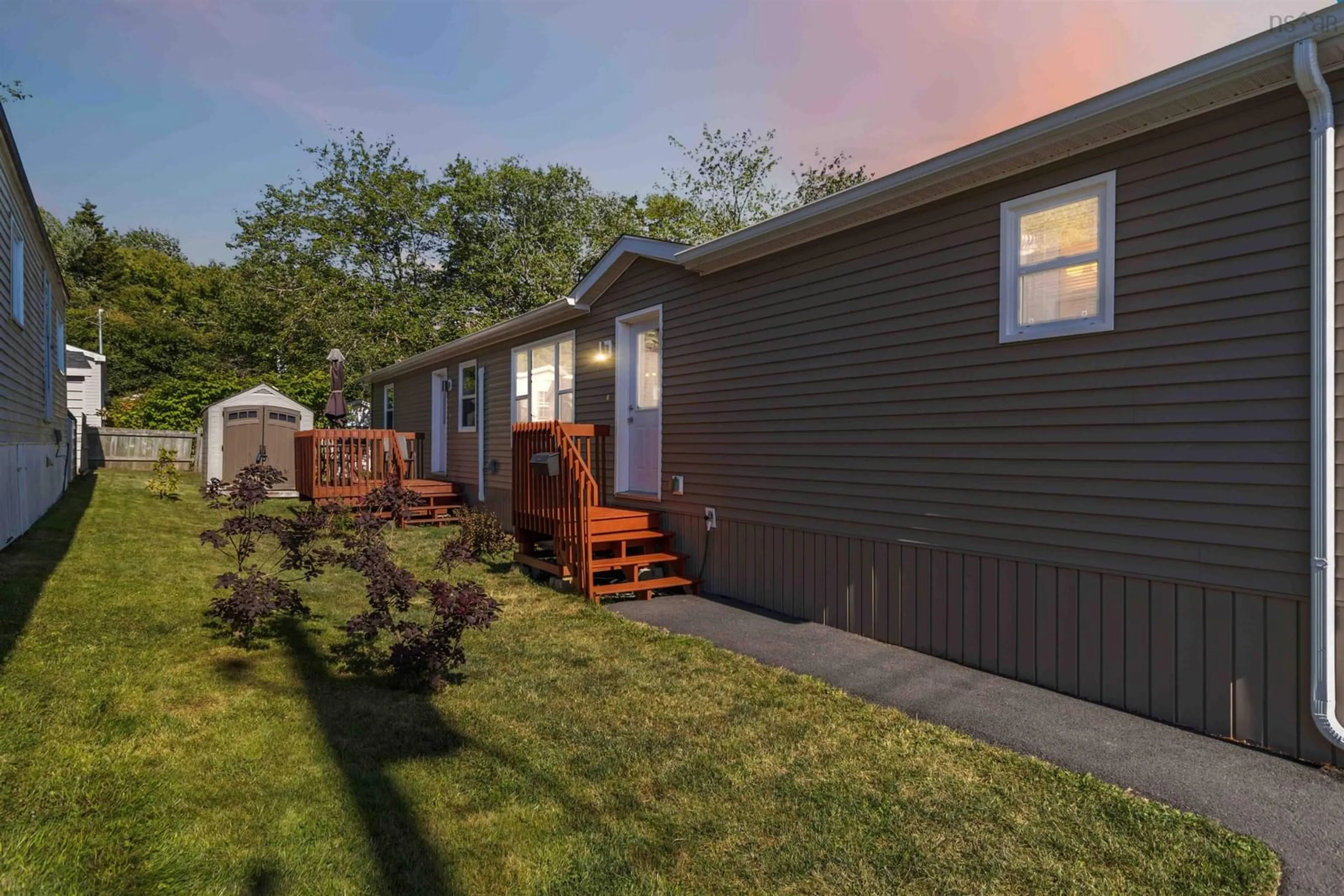 Home with vinyl exterior material, street for 515 Thorn Ave, Beaver Bank Nova Scotia B4E 1P5