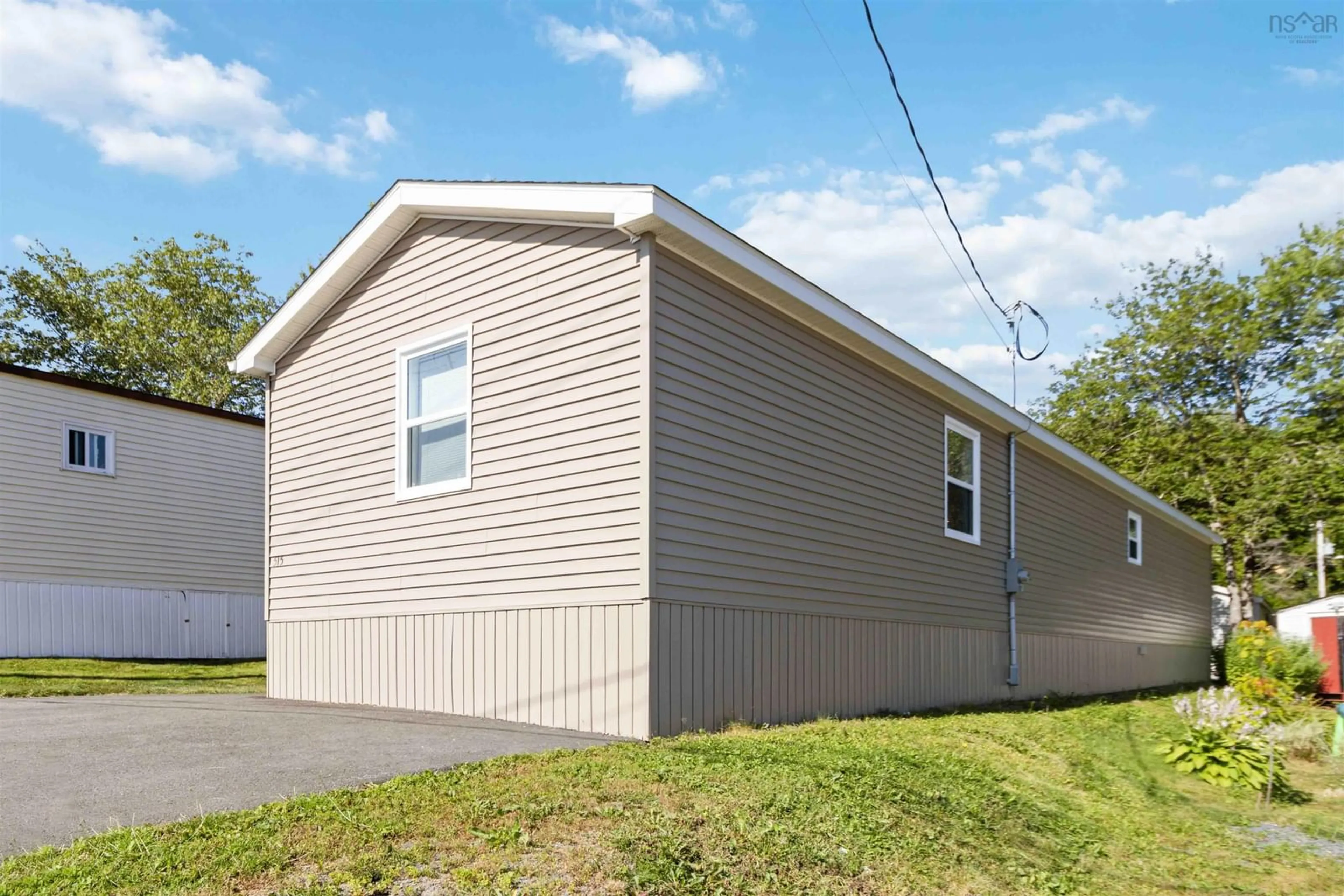 Home with vinyl exterior material, street for 515 Thorn Ave, Beaver Bank Nova Scotia B4E 1P5