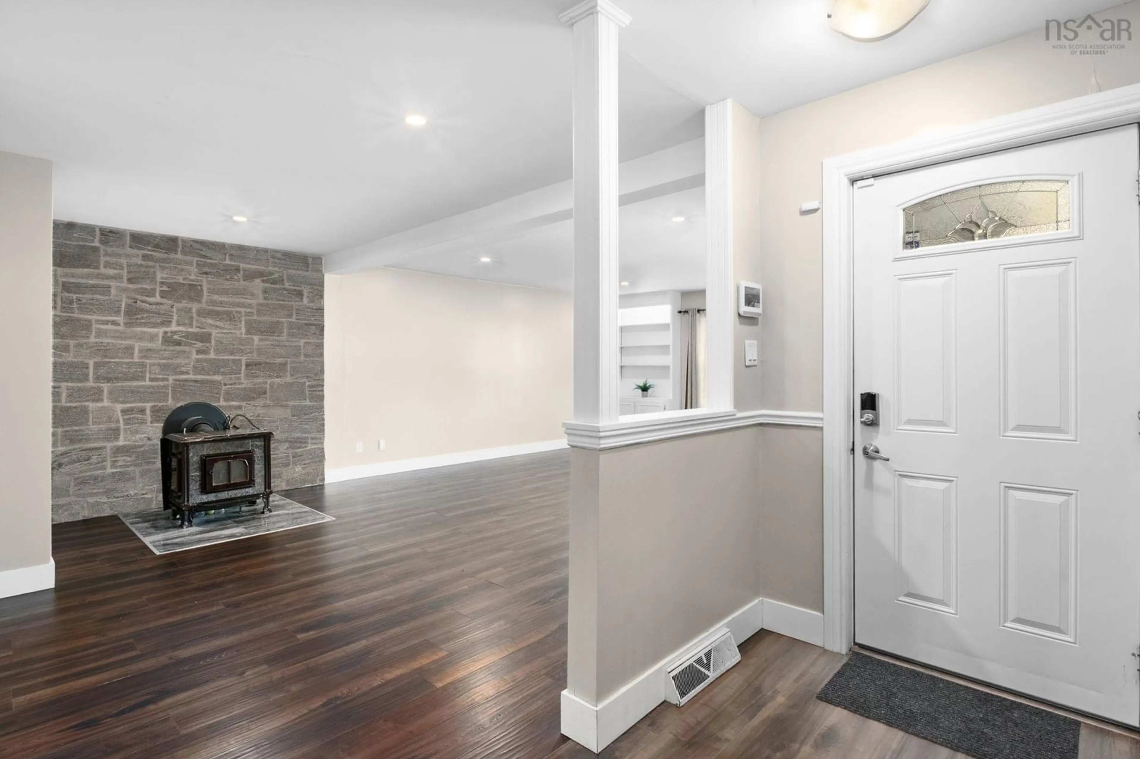 Indoor entryway for 6 Laurentide Dr, Halifax Nova Scotia B3M 2N1