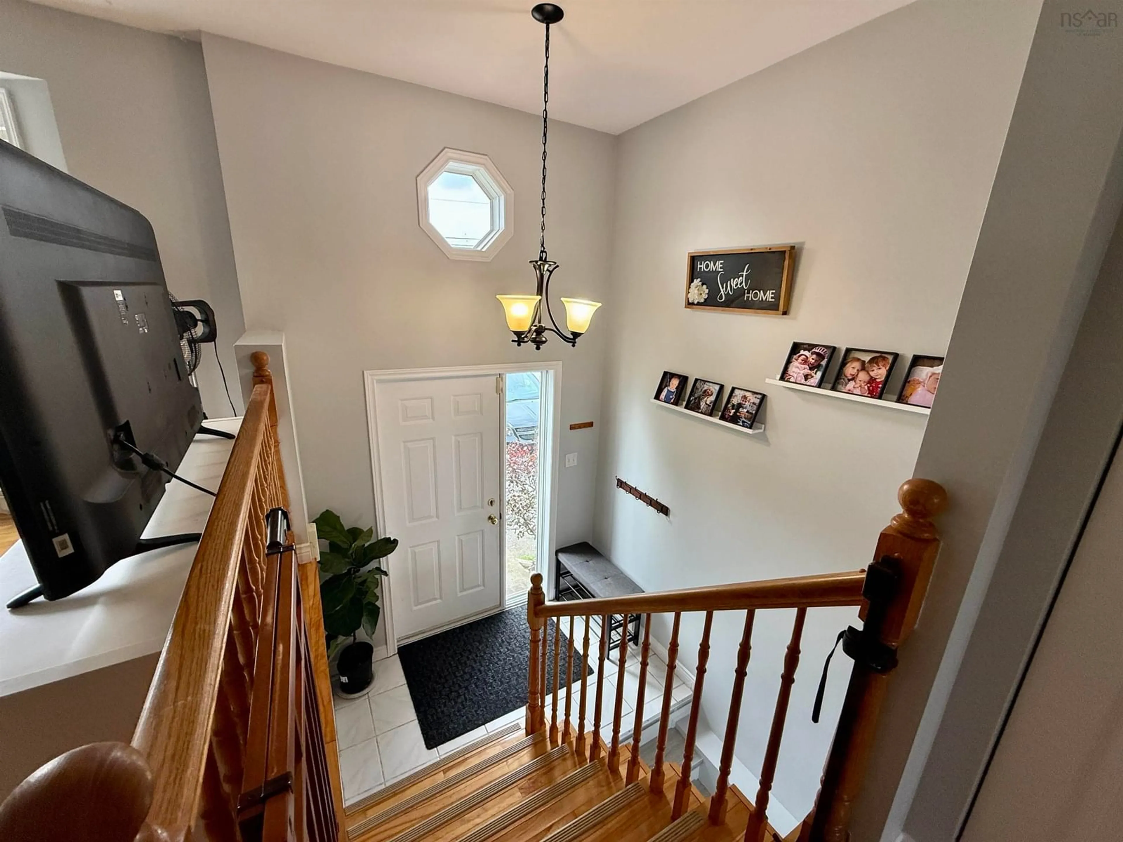 Indoor entryway for 1 Kohar Crt, Eastern Passage Nova Scotia B3G 1N6