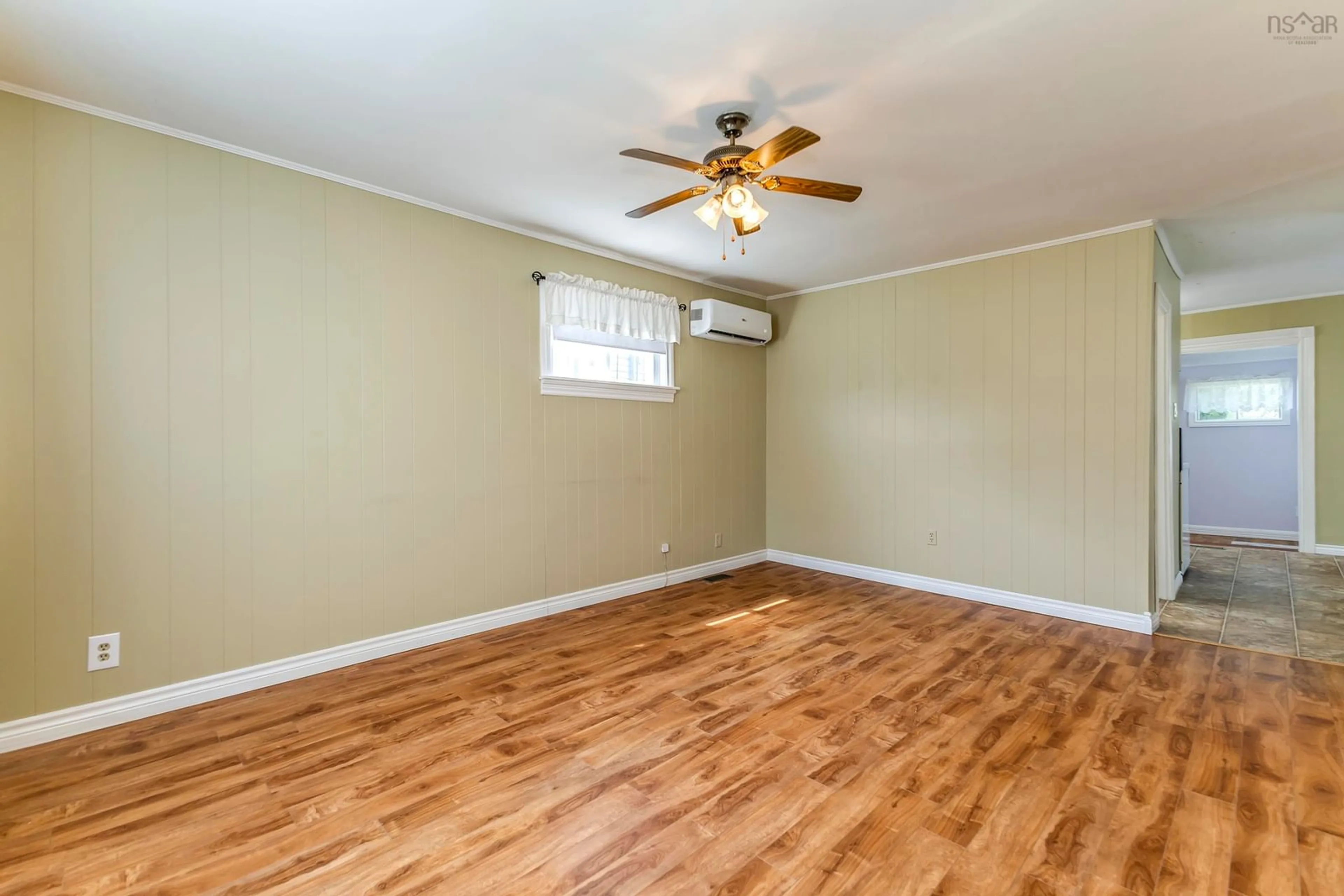 A pic of a room for 11 Maclaren Ave, New Glasgow Nova Scotia B2H 3N3