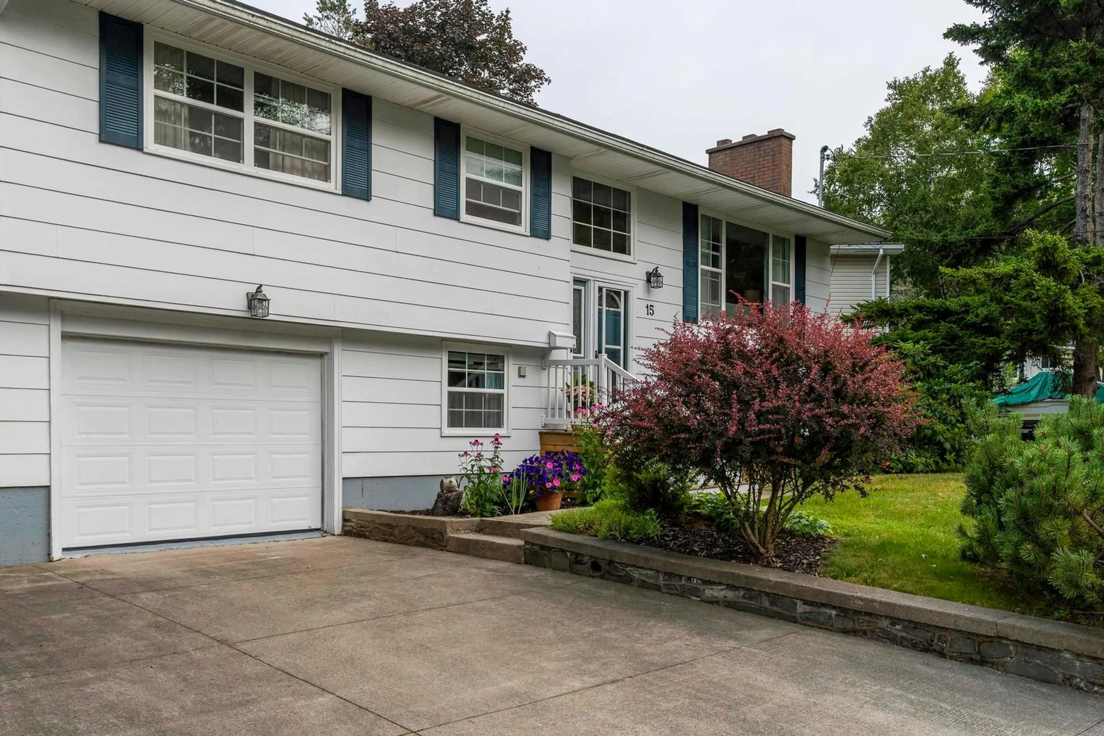 Home with vinyl exterior material, street for 15 Landrace Cres, Dartmouth Nova Scotia B2W 2P8