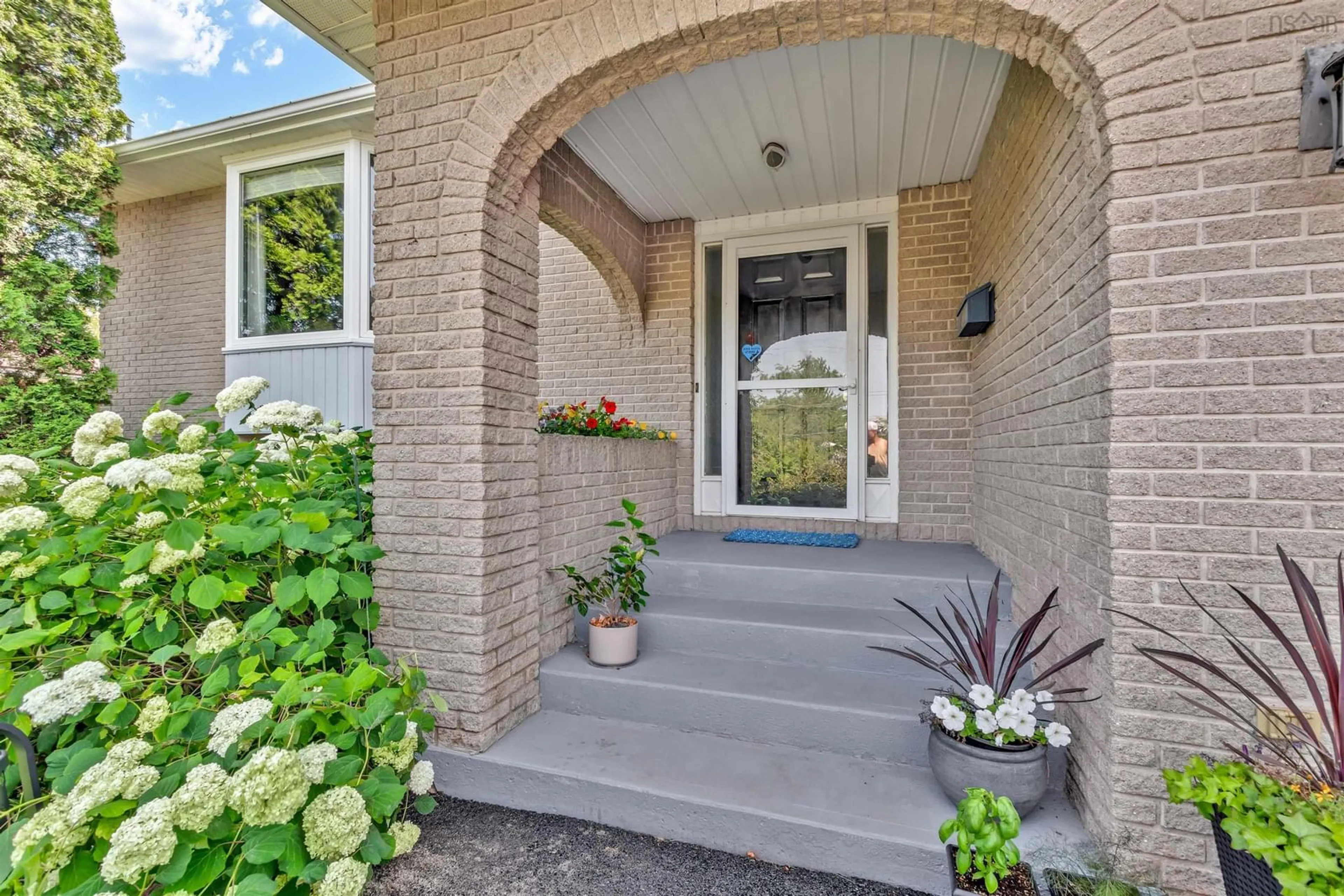 Indoor entryway for 486 Colby Dr, Cole Harbour Nova Scotia B2V 2J8
