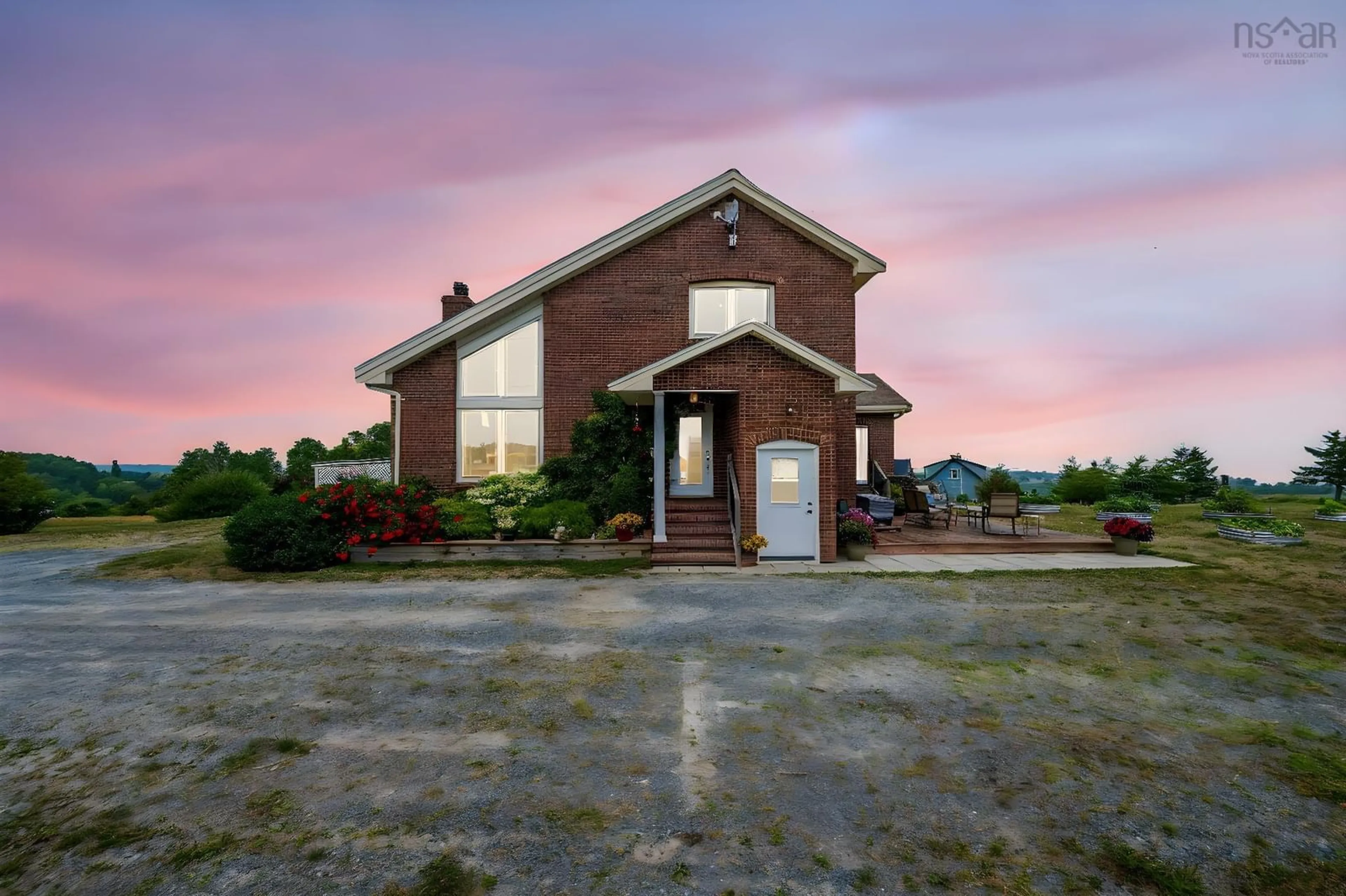 A pic from outside/outdoor area/front of a property/back of a property/a pic from drone, building for 12809 1 Hwy, Avonport Nova Scotia B0P 1P0
