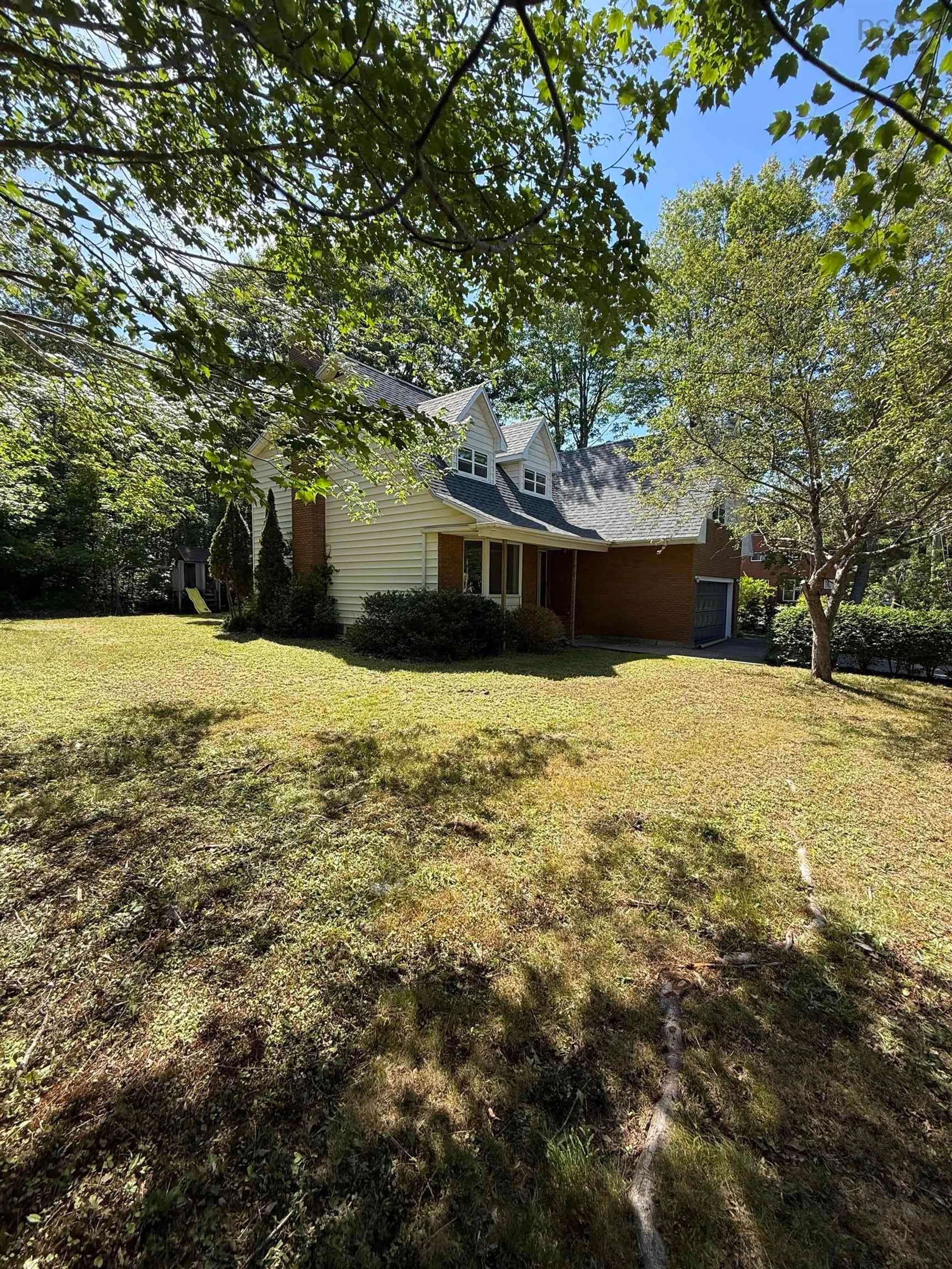 A pic from outside/outdoor area/front of a property/back of a property/a pic from drone, unknown for 6 Duke St, Bridgewater Nova Scotia B4V 1K4