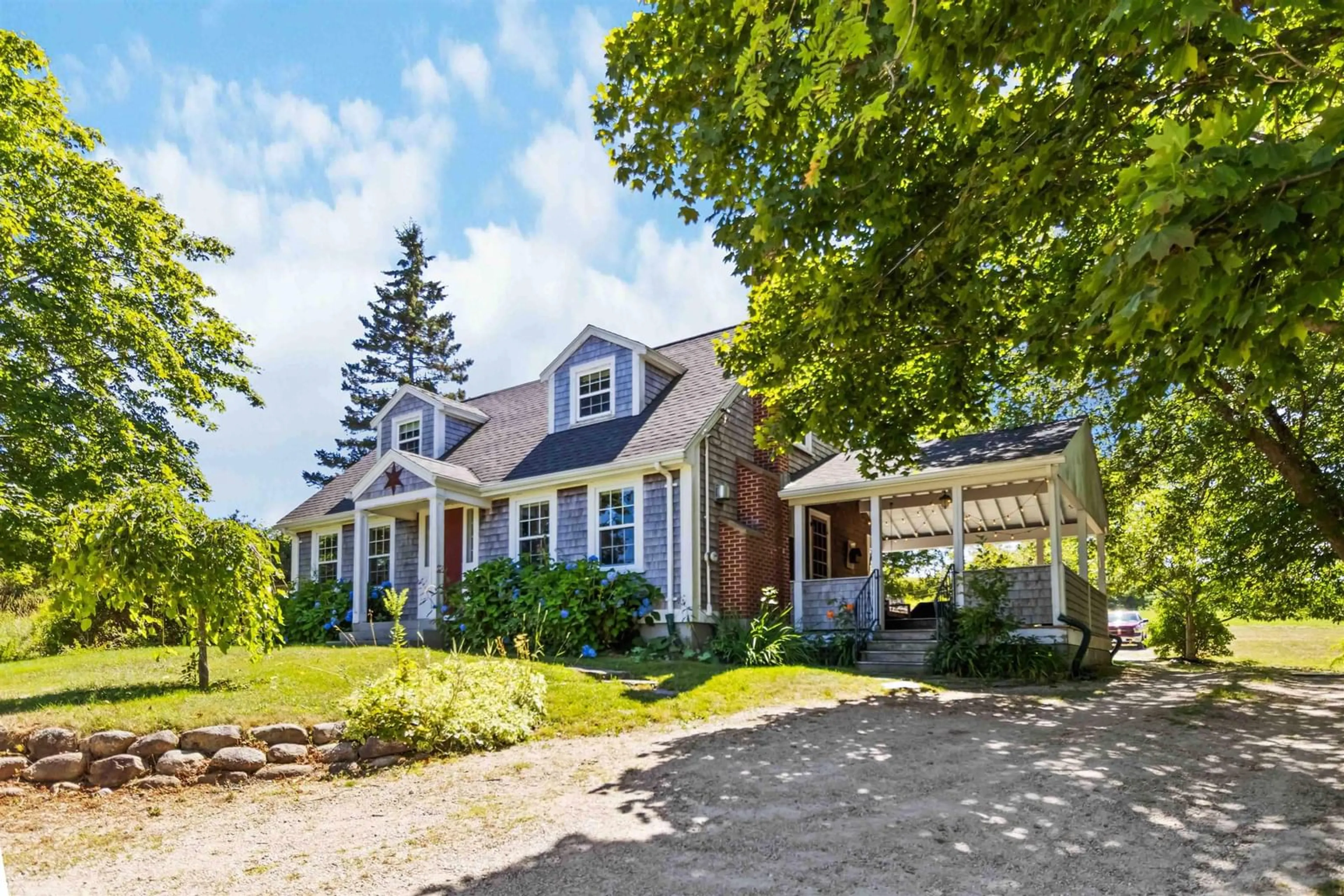 Unknown for 385 Green St, Lunenburg Nova Scotia B0J 2C0