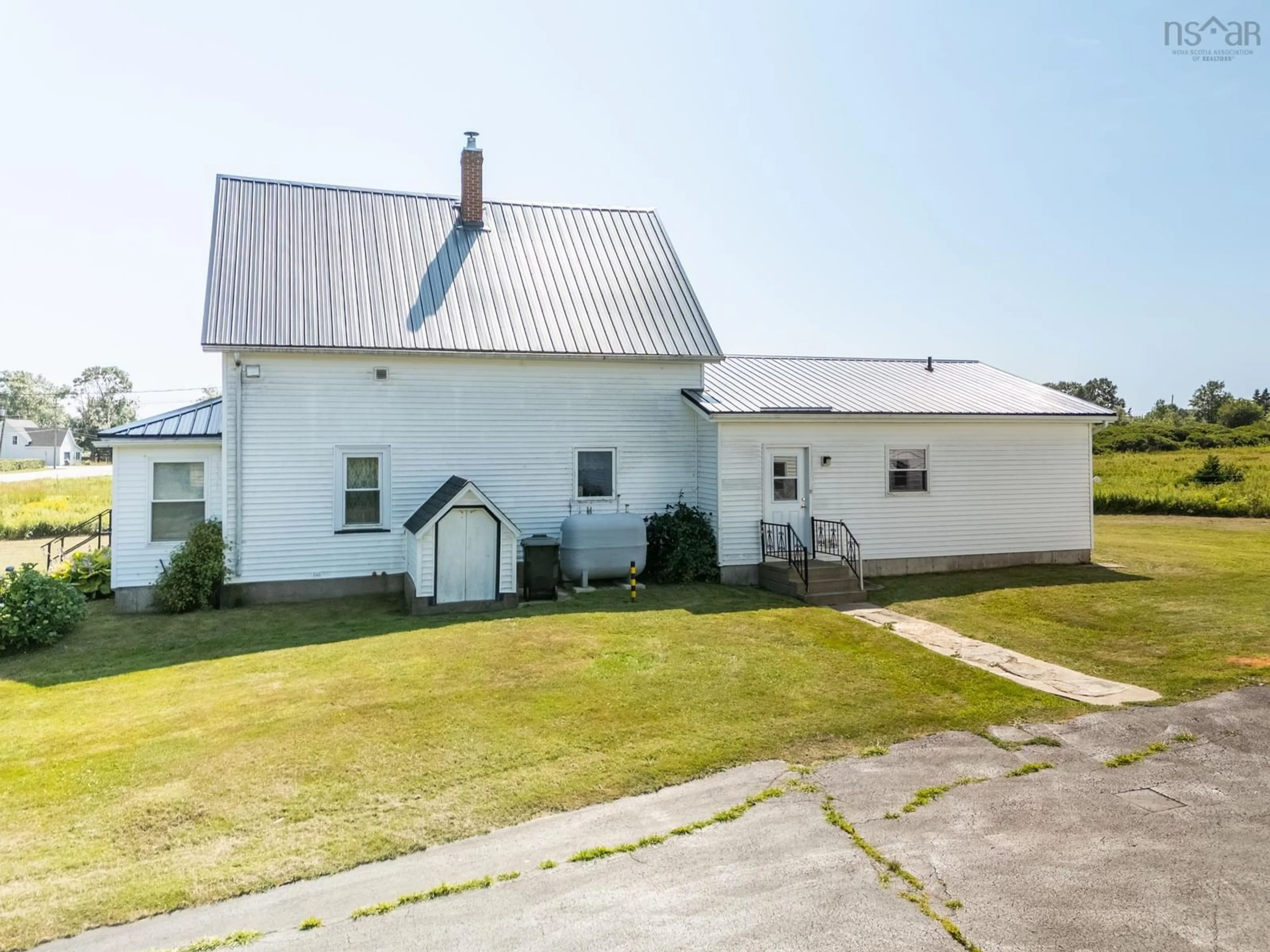 A pic from outside/outdoor area/front of a property/back of a property/a pic from drone, building for 667 Hardscratch Rd, Brooklyn Nova Scotia B5A 5J2