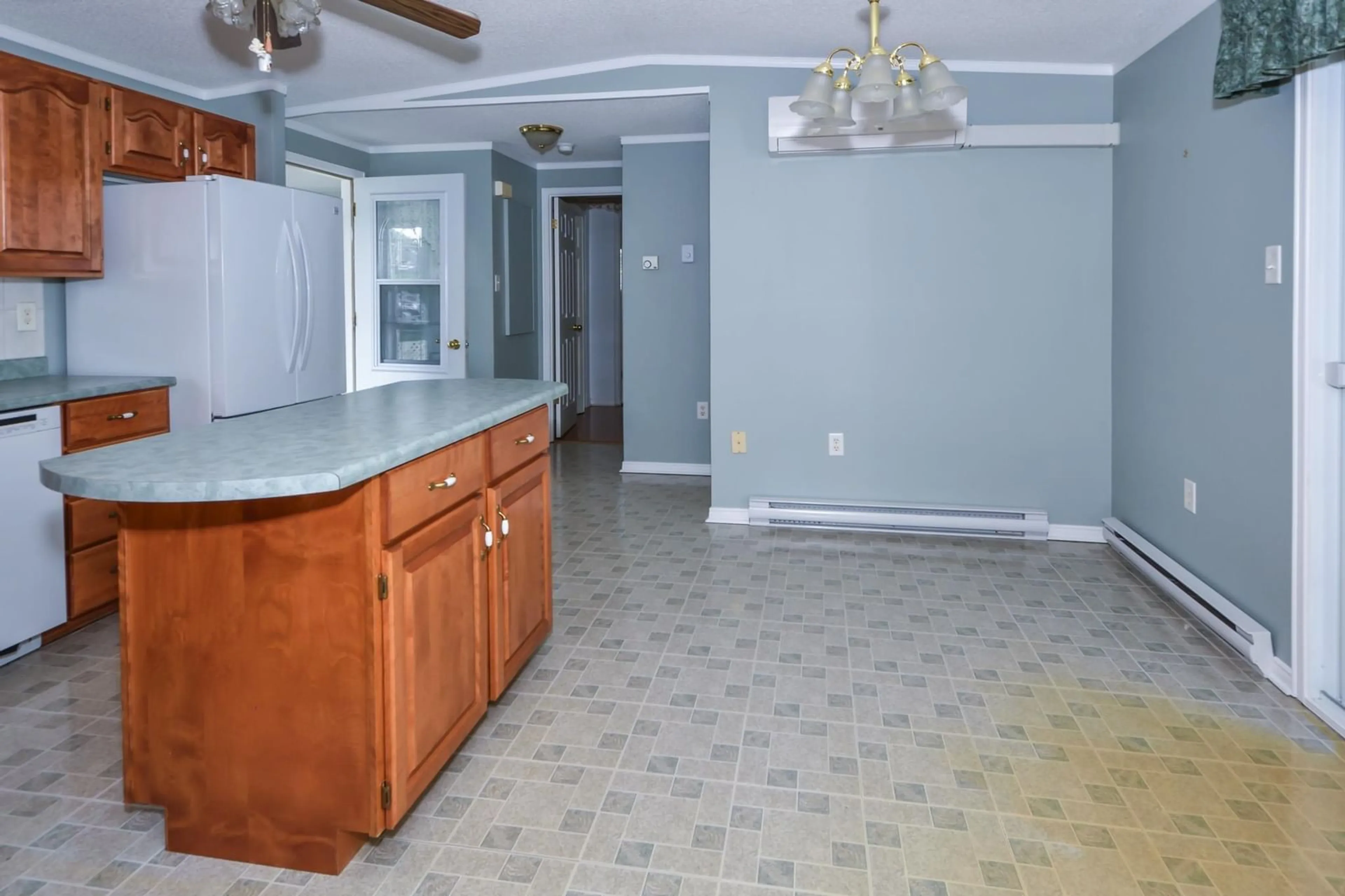 Standard kitchen, ceramic/tile floor for 88 Haven Dr, Bridgewater Nova Scotia B4V 4C4