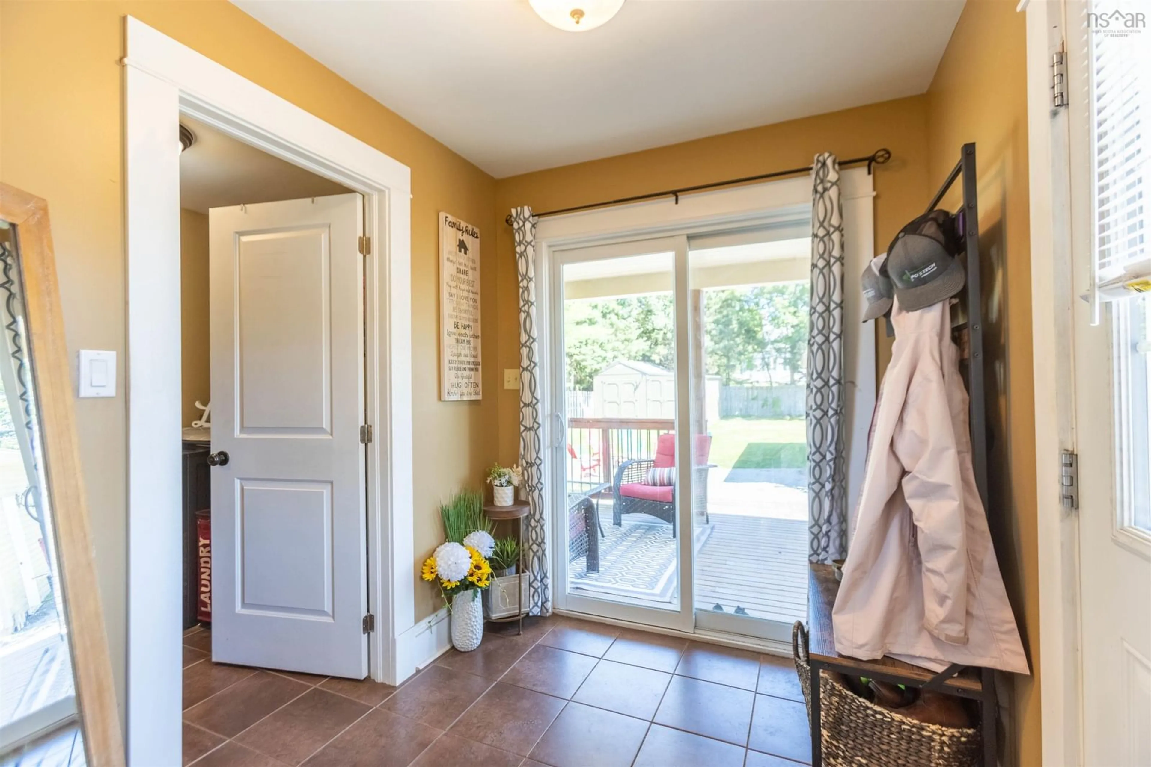 Indoor entryway for 32 Allison Ave, Amherst Nova Scotia B4H 3V5