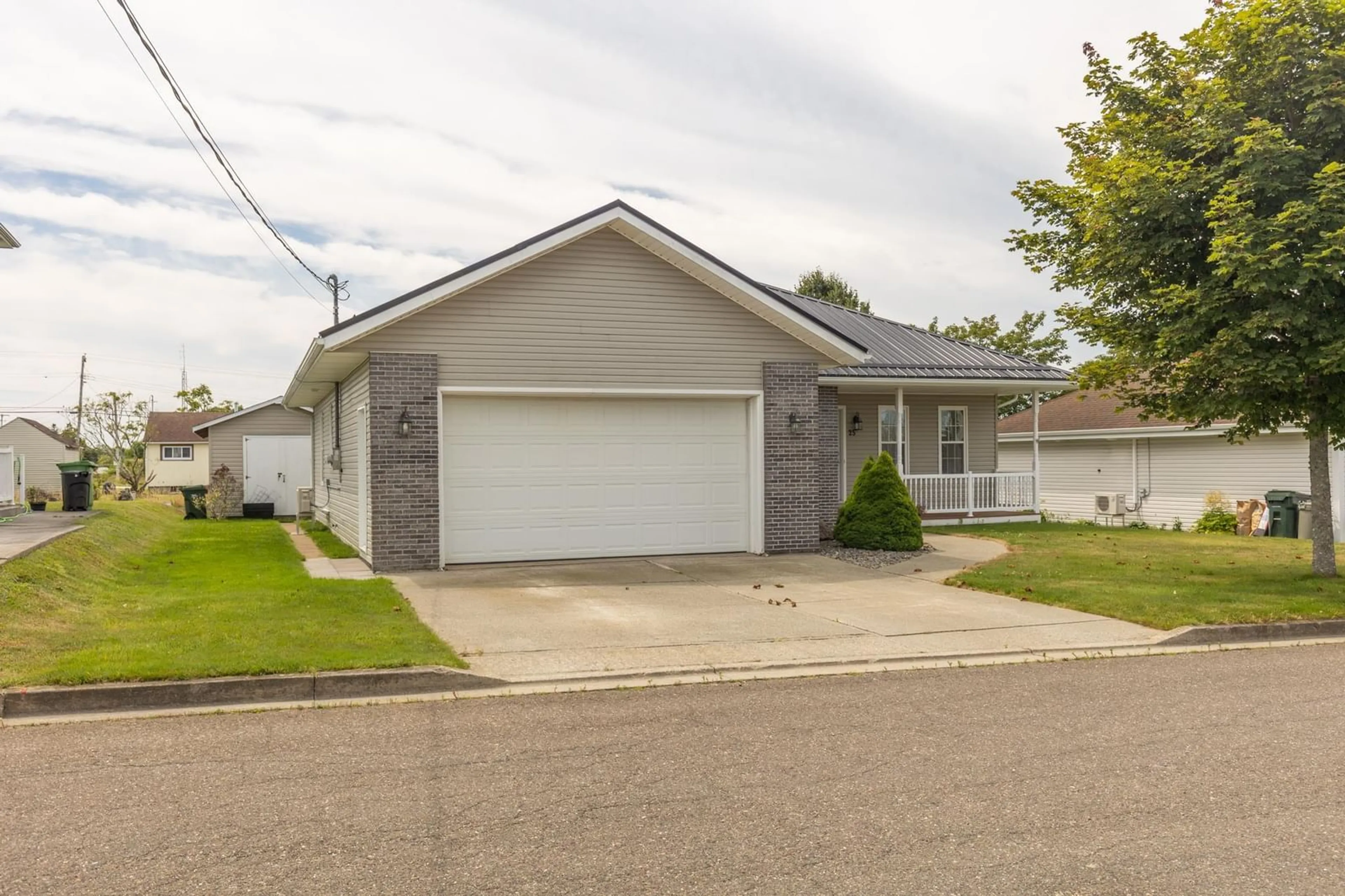 Unknown for 25 Breeze Dr, Yarmouth Nova Scotia B5A 4V1