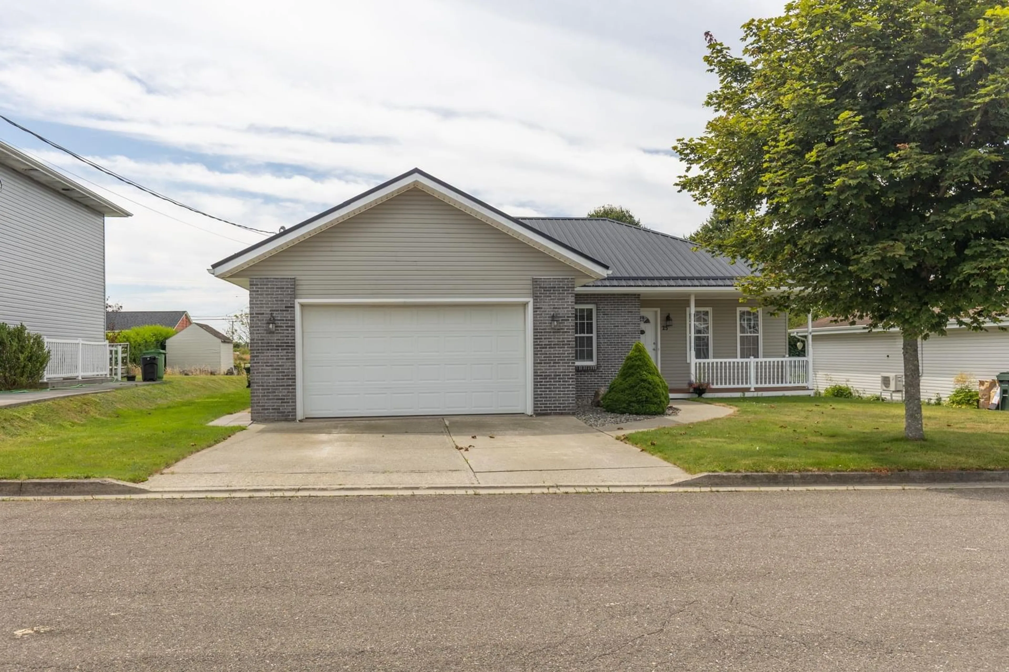 Home with vinyl exterior material, street for 25 Breeze Dr, Yarmouth Nova Scotia B5A 4V1