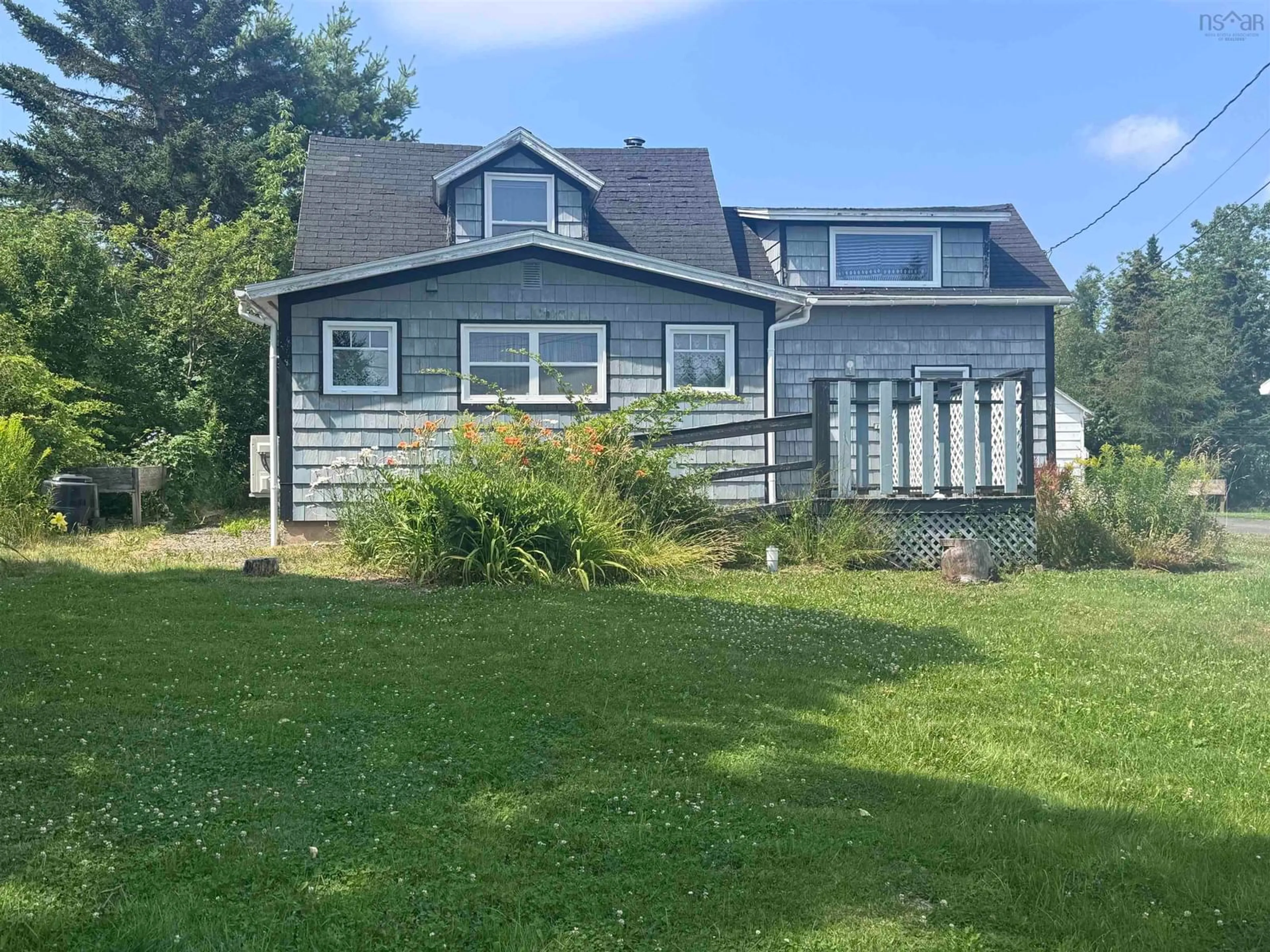 A pic from outside/outdoor area/front of a property/back of a property/a pic from drone, unknown for 10 High St, Baddeck Nova Scotia B0E 1B0
