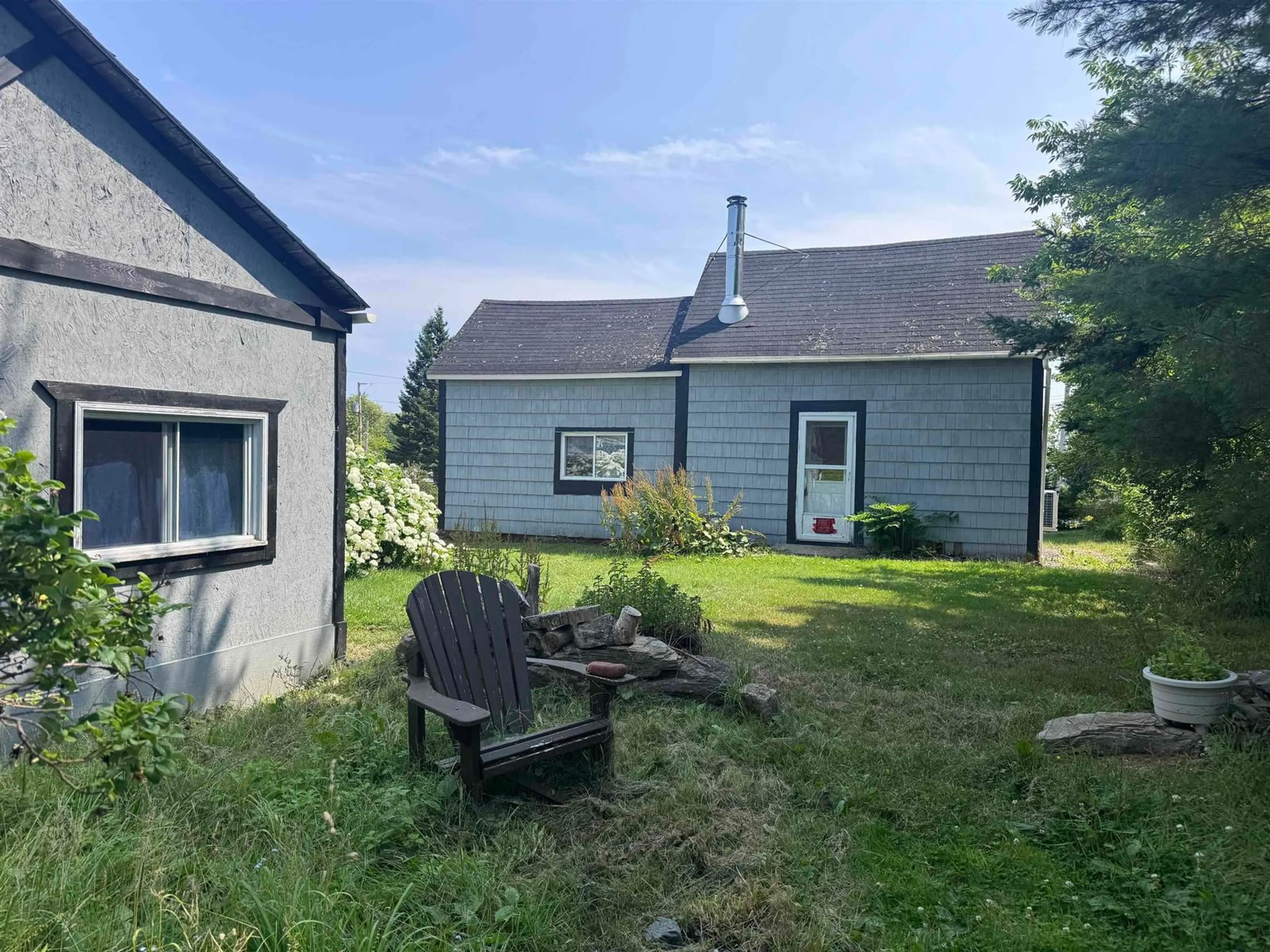 A pic from outside/outdoor area/front of a property/back of a property/a pic from drone, unknown for 10 High St, Baddeck Nova Scotia B0E 1B0
