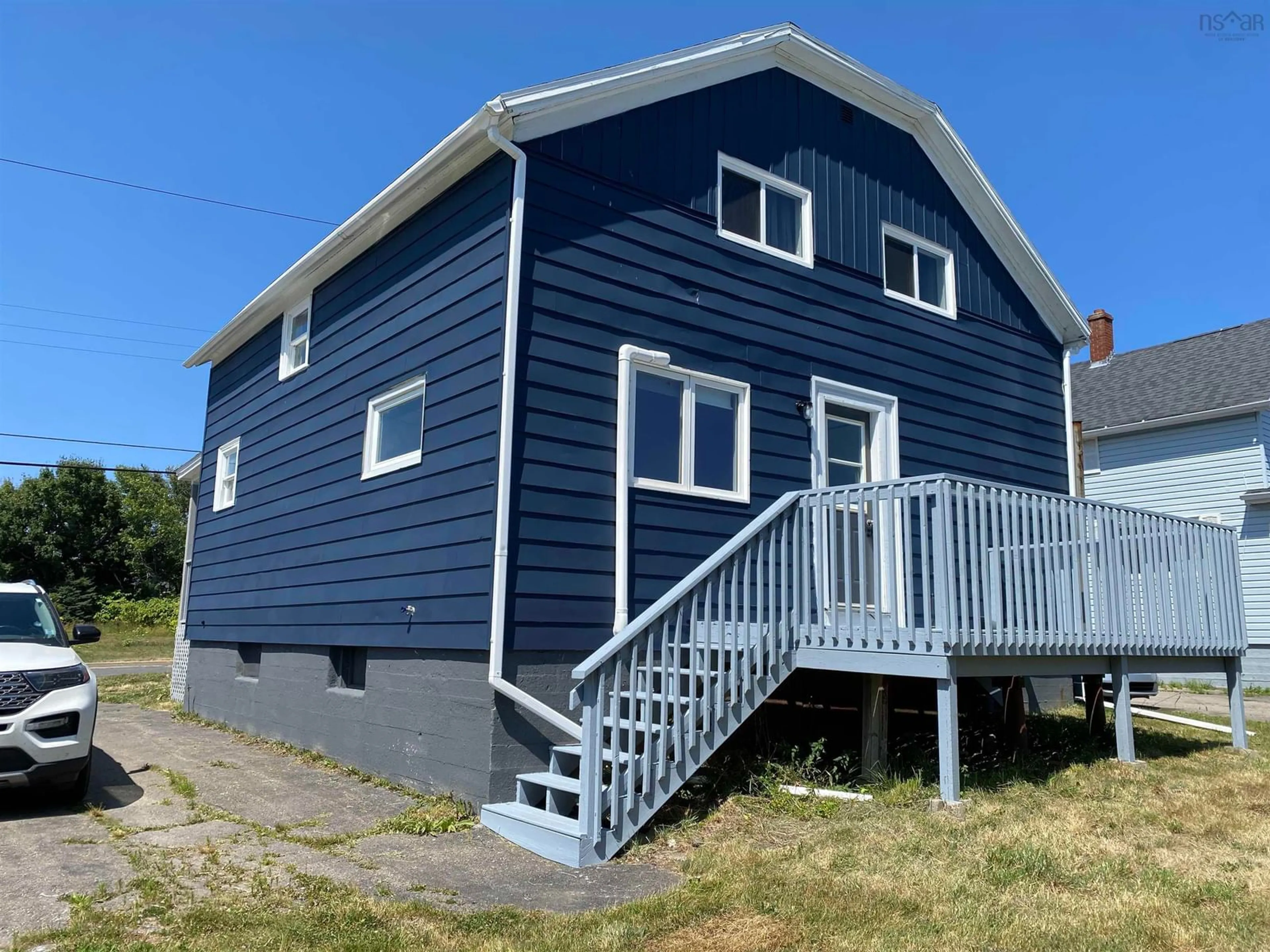 Home with vinyl exterior material, building for 246 James St, New Waterford Nova Scotia B1H 2X8