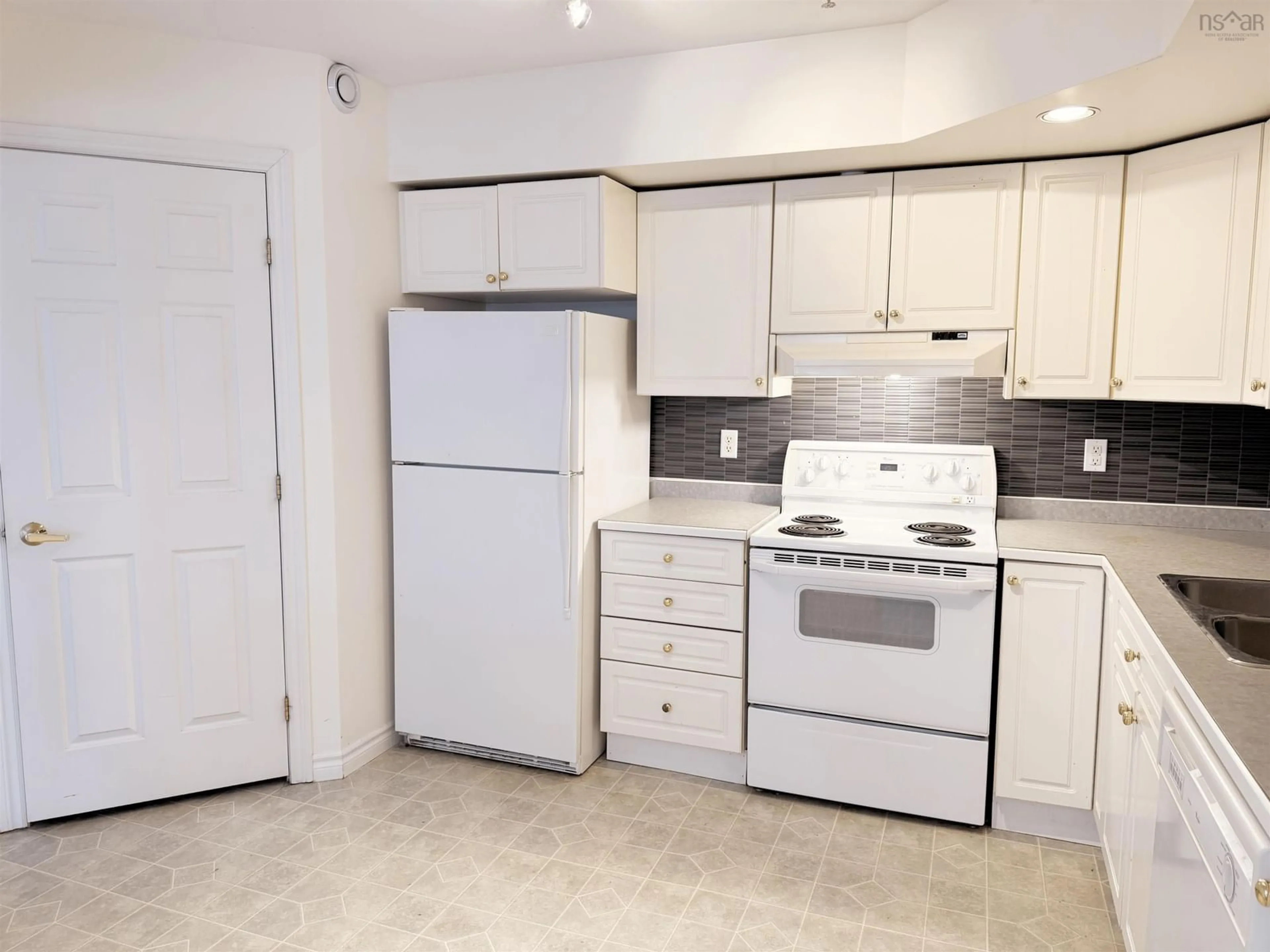 Standard kitchen, unknown for 1041 Wellington St #507, Halifax Nova Scotia B3H 4P5