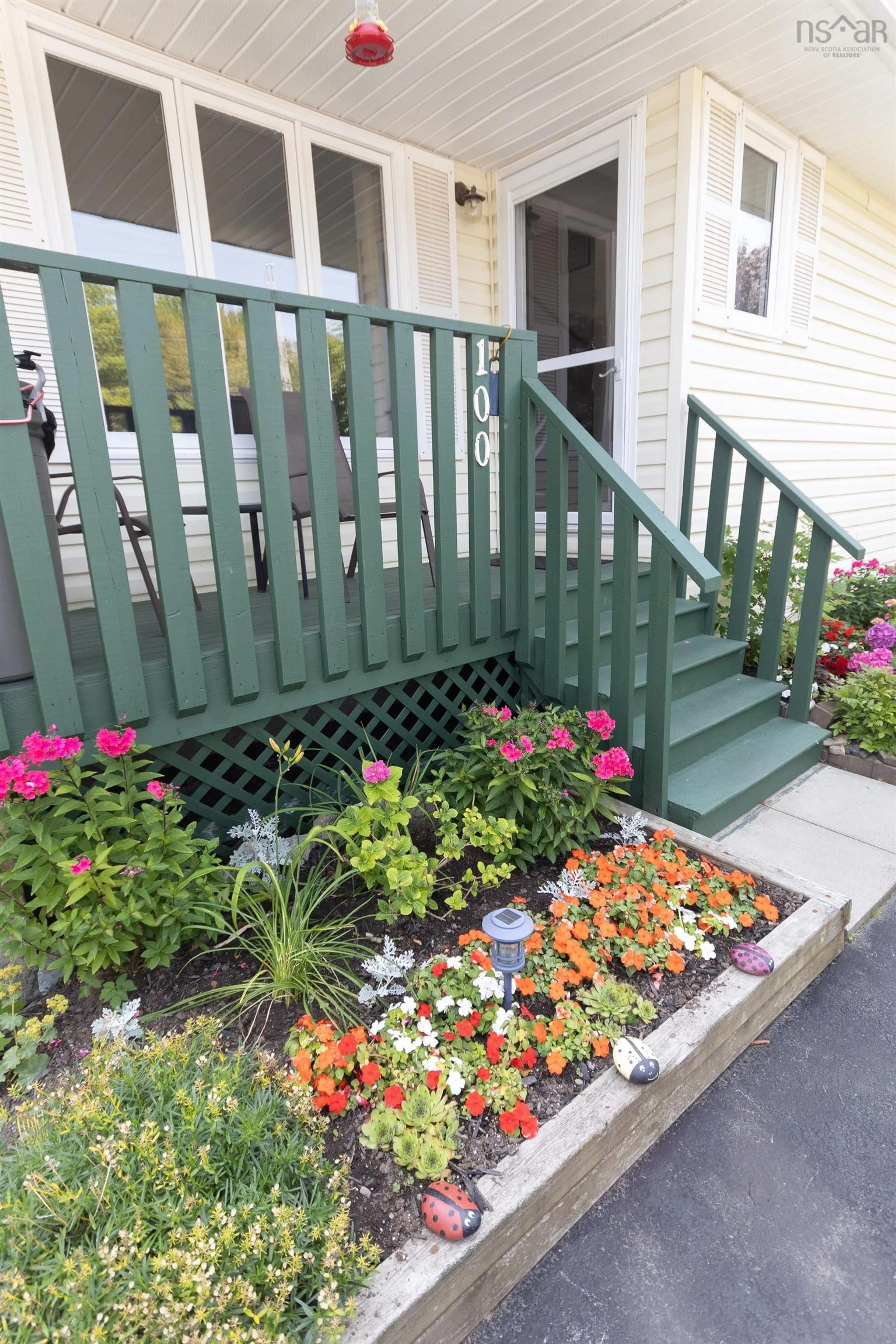 Stairs for 100 Lancaster Dr, Dartmouth Nova Scotia B3A 4X8