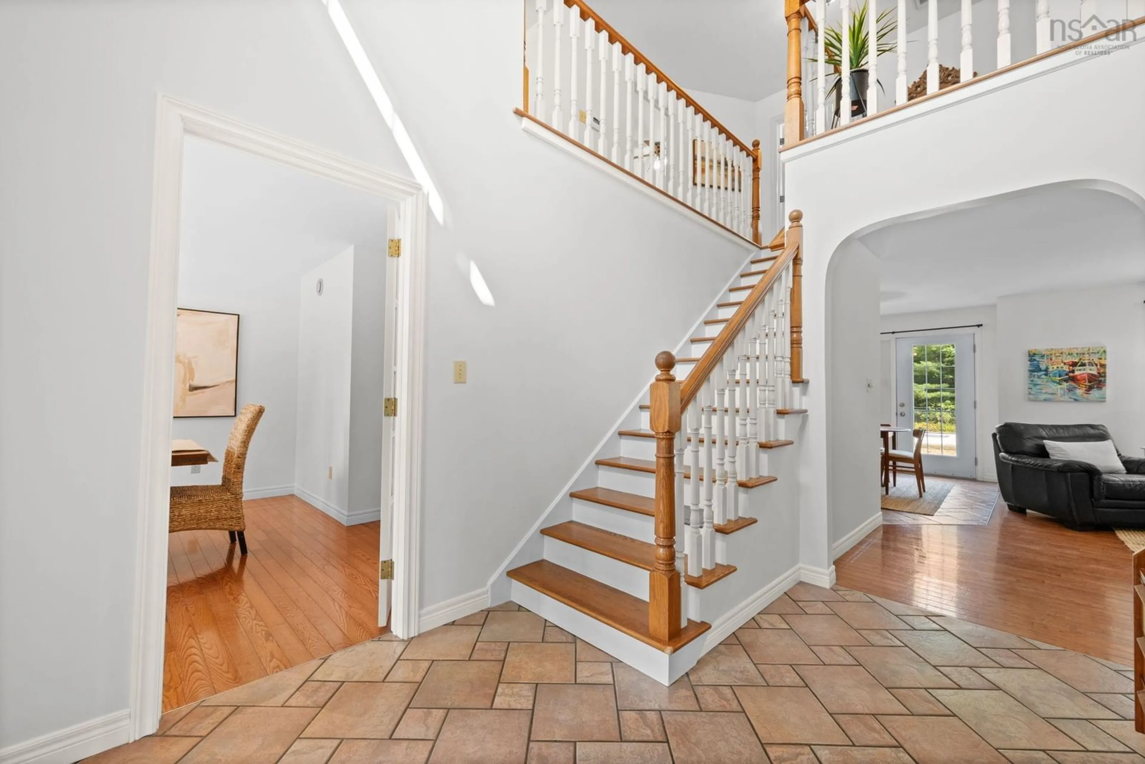 Indoor foyer for 2321 Loretta Ave, Coldbrook Nova Scotia B4R 1A7