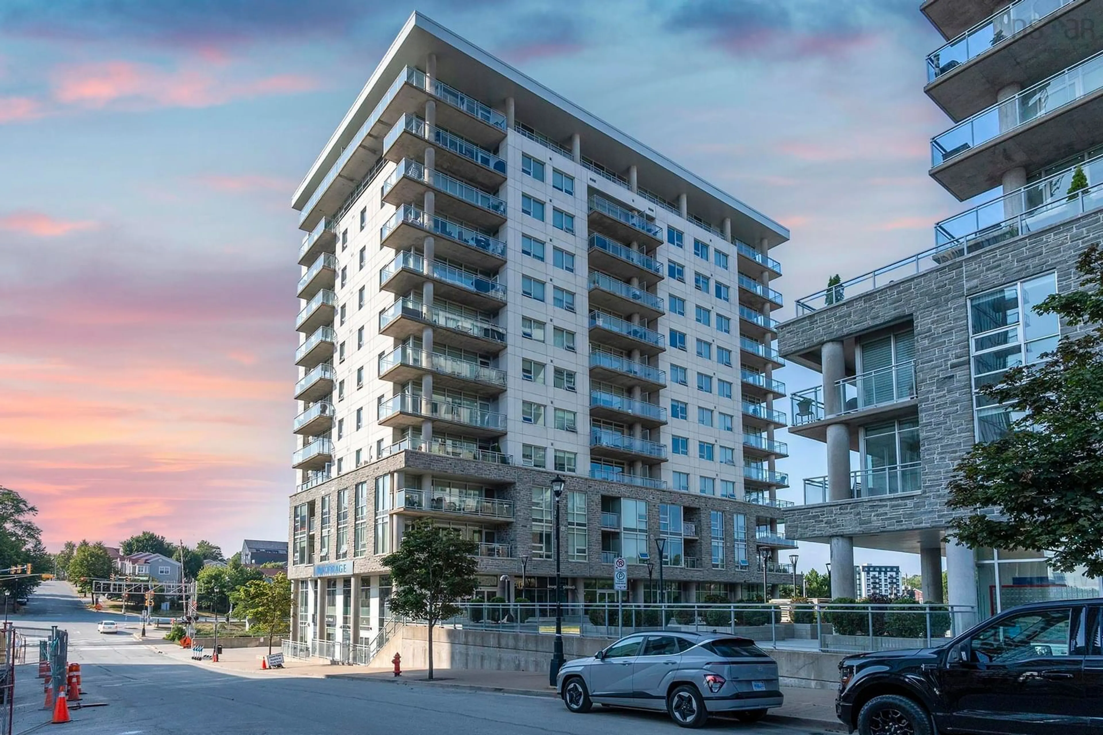 A pic from outside/outdoor area/front of a property/back of a property/a pic from drone, building for 15 Kings Wharf Pl #1006, Dartmouth Nova Scotia B2Y 0C2