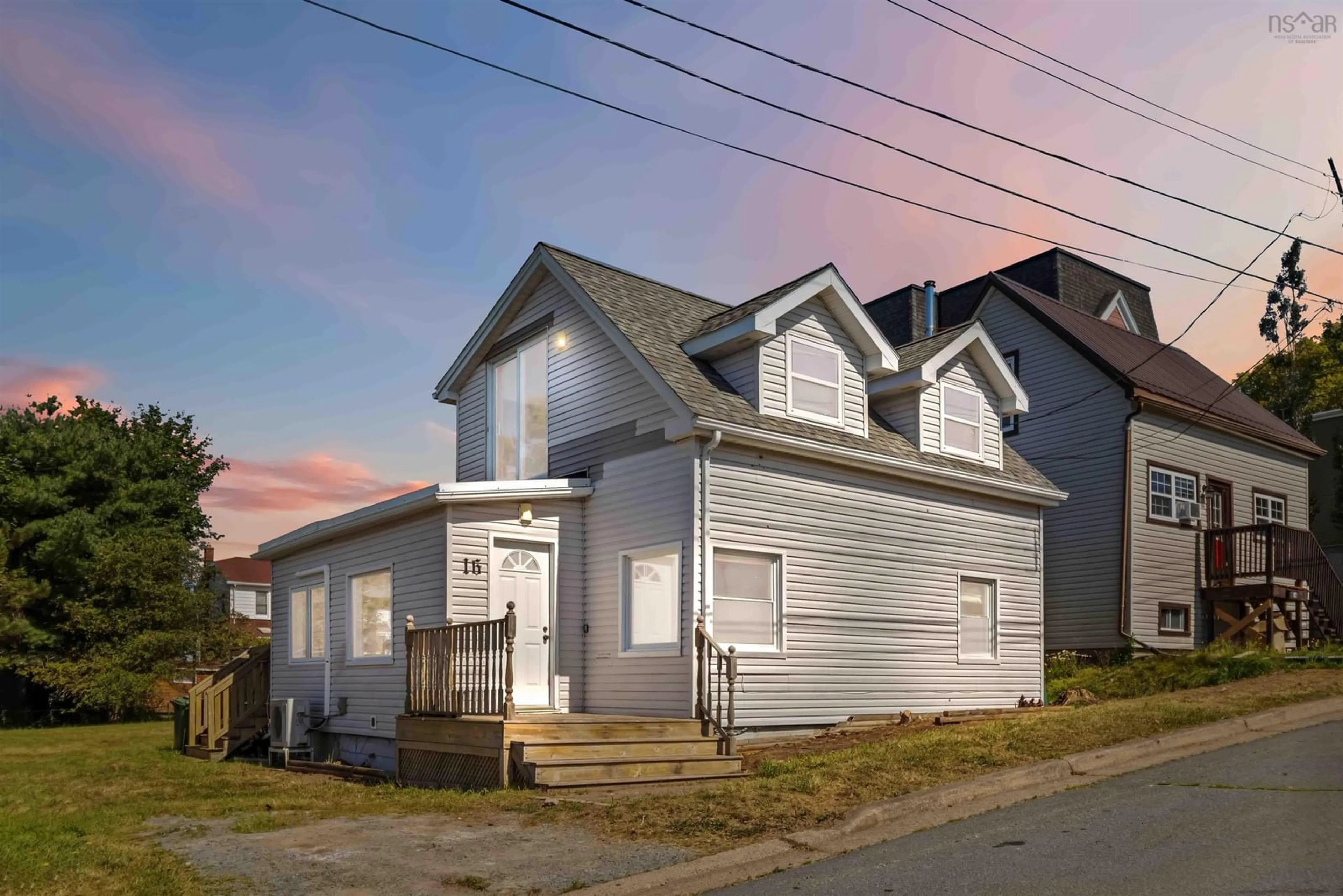Home with vinyl exterior material, street for 16 Stephen St, Dartmouth Nova Scotia B2Y 2L3