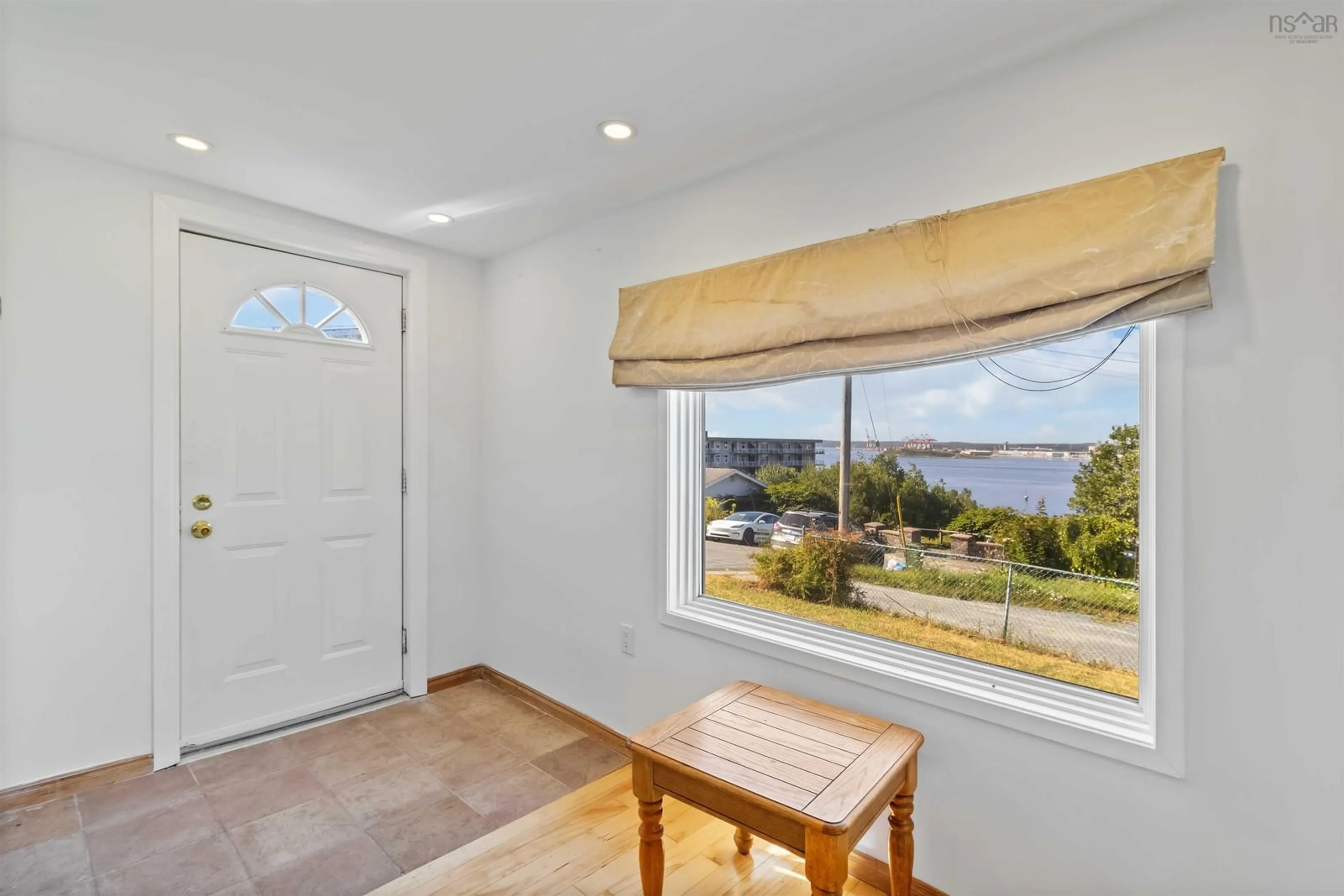 Indoor entryway for 16 Stephen St, Dartmouth Nova Scotia B2Y 2L3