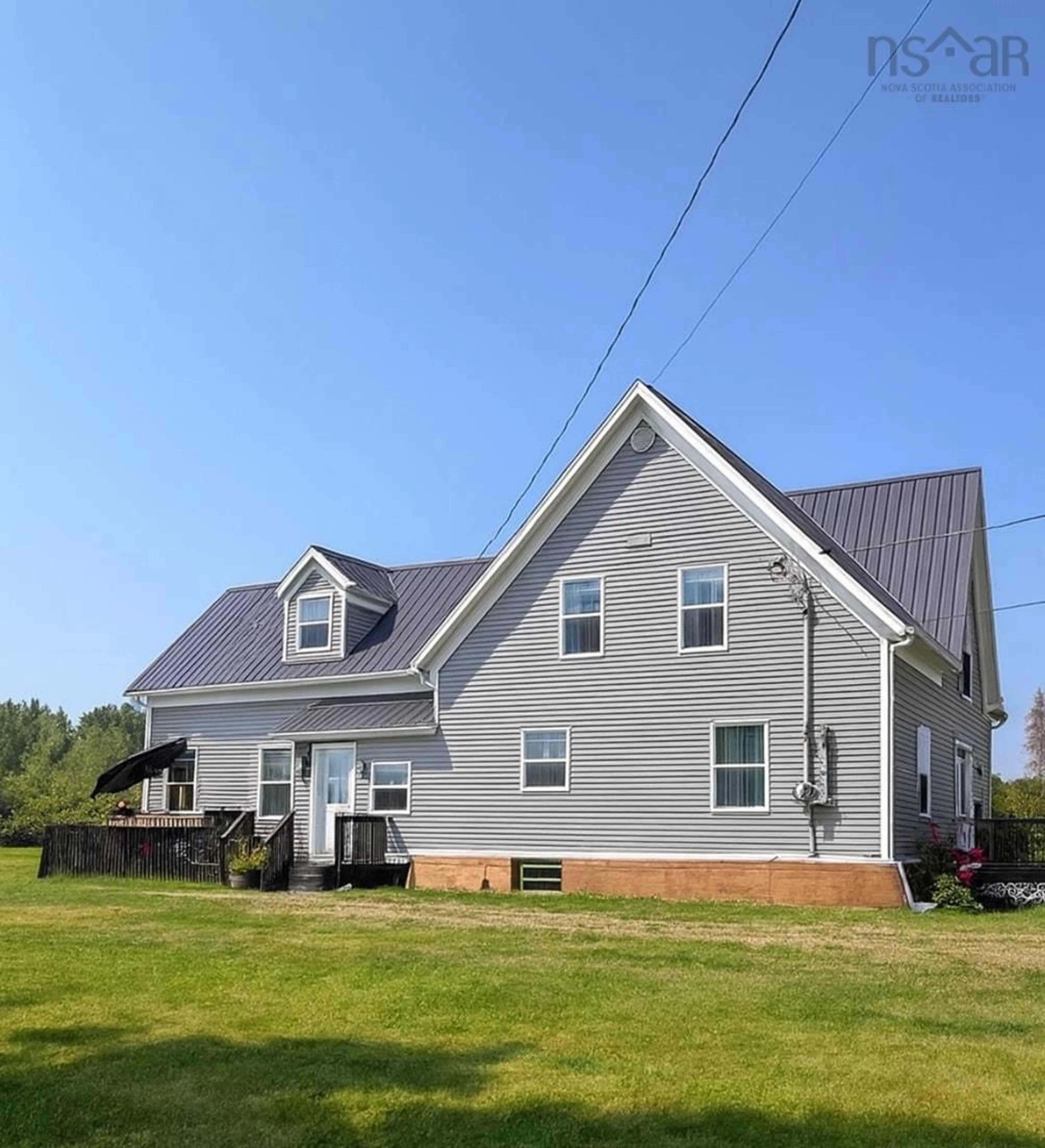 Home with vinyl exterior material, building for 8396 Highway 6, West Pugwash Nova Scotia B0K 1L0
