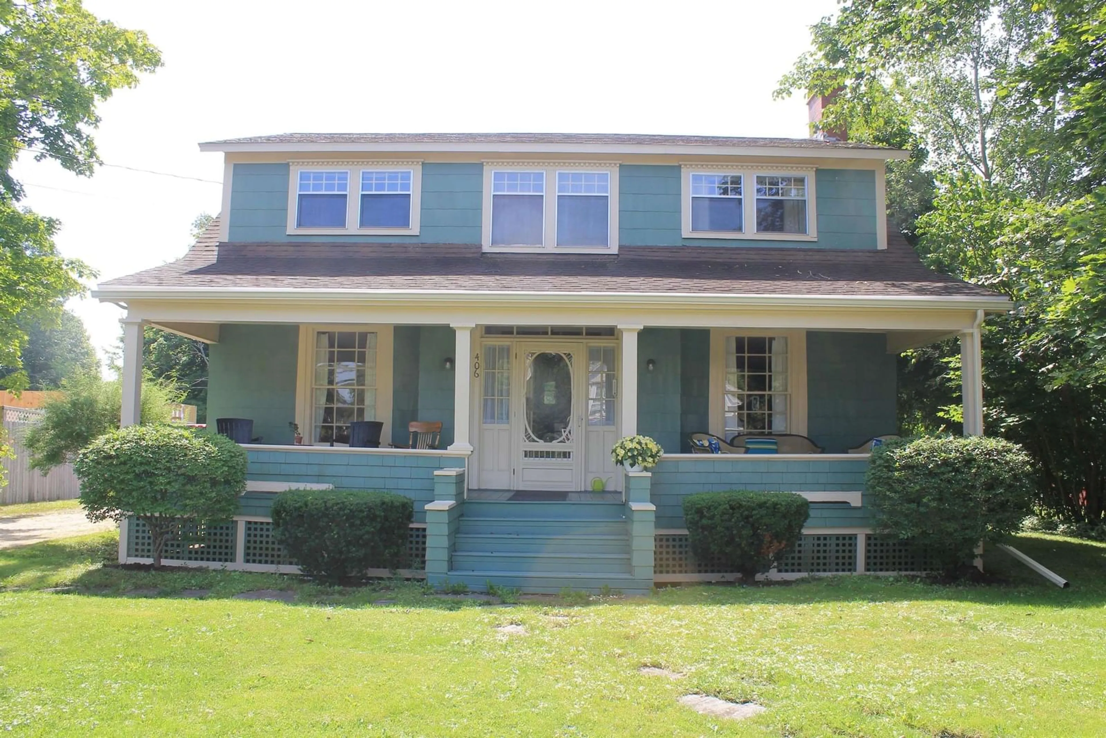 Home with vinyl exterior material, street for 406 Granville St, Bridgetown Nova Scotia B0S 1C0