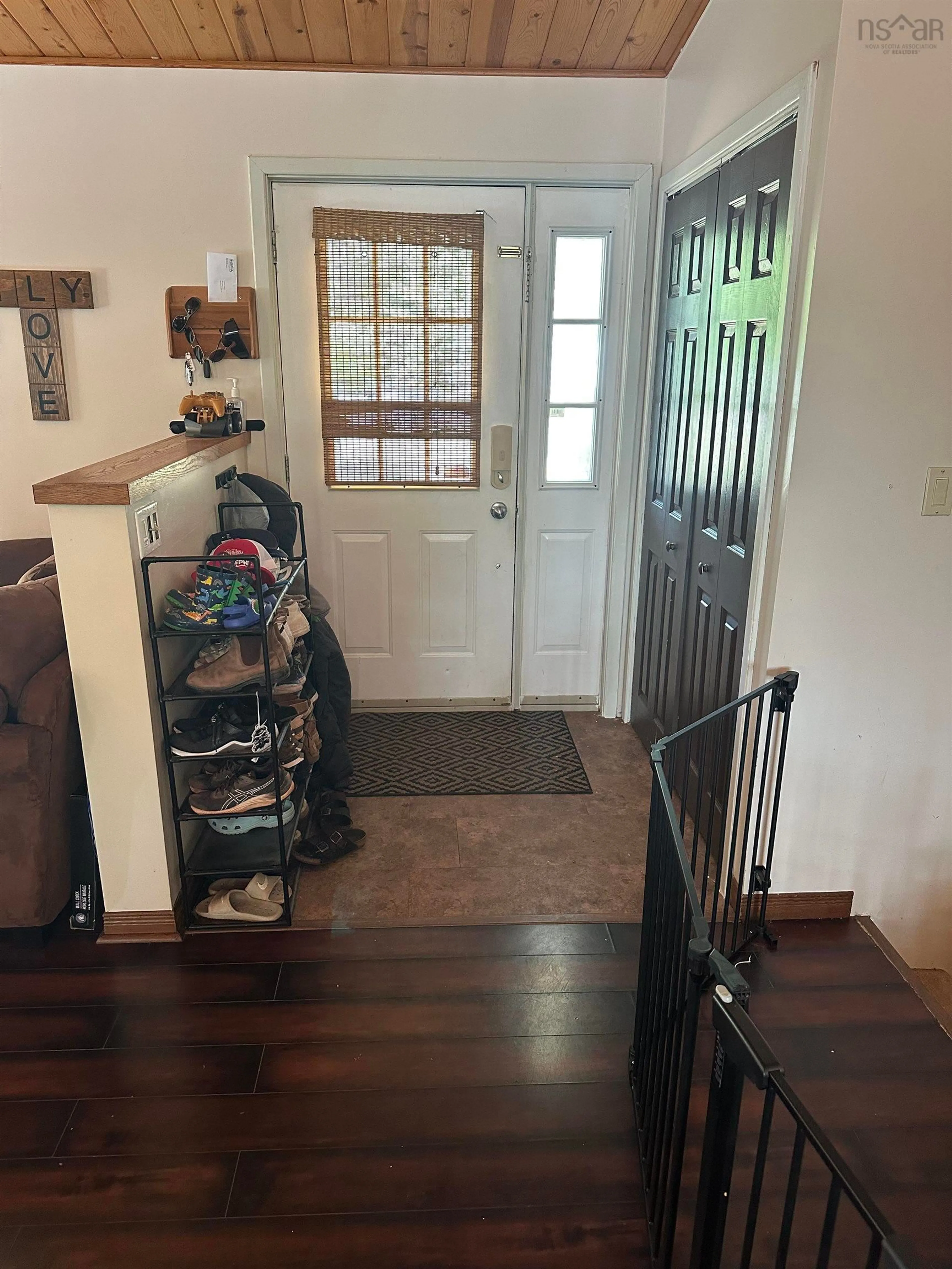 Indoor entryway for 240 Lesley St, Hilden Nova Scotia B0N 1C0