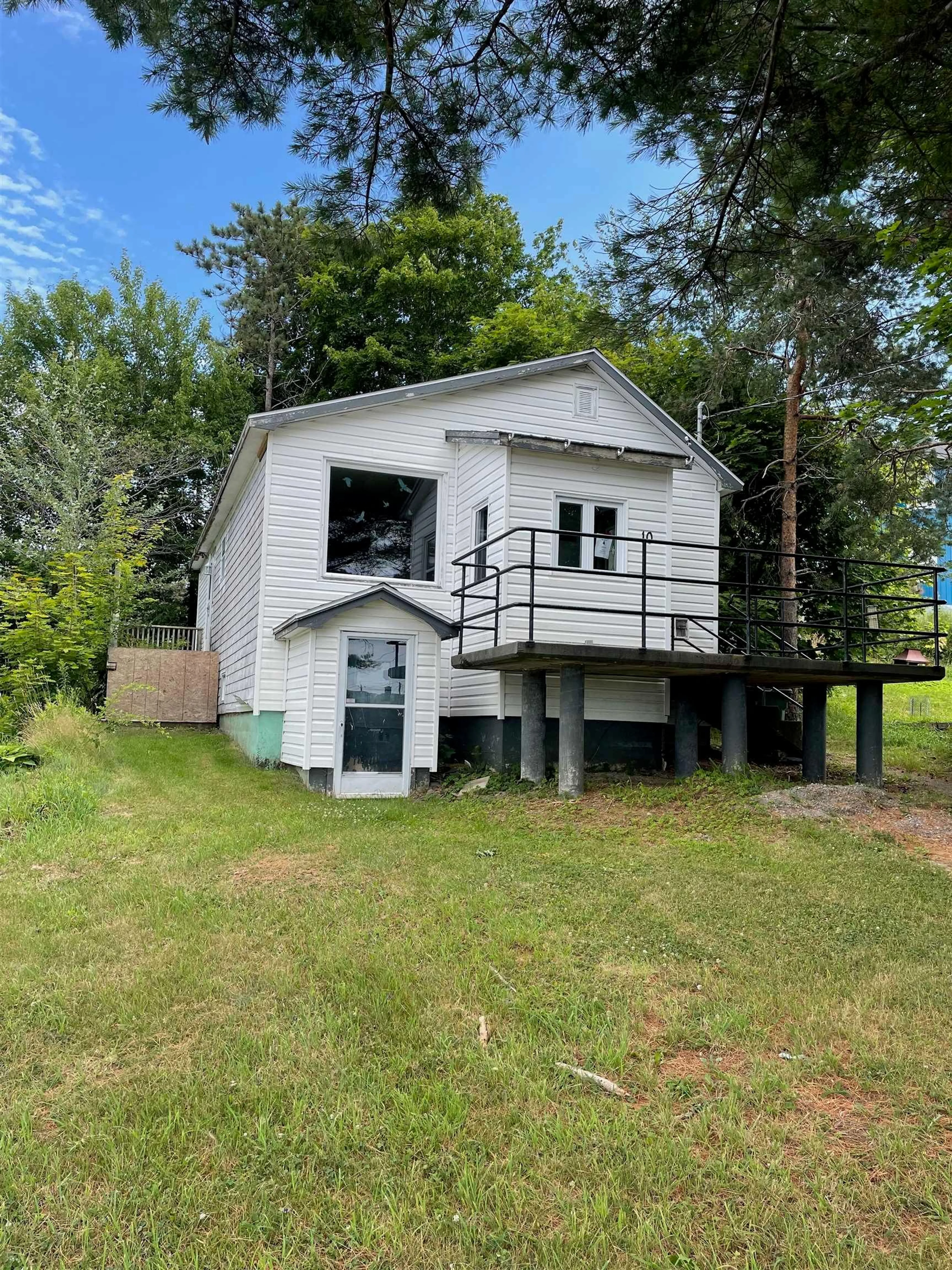 A pic from outside/outdoor area/front of a property/back of a property/a pic from drone, building for 10 Spring Street, Sydney Nova Scotia B1P 3P2