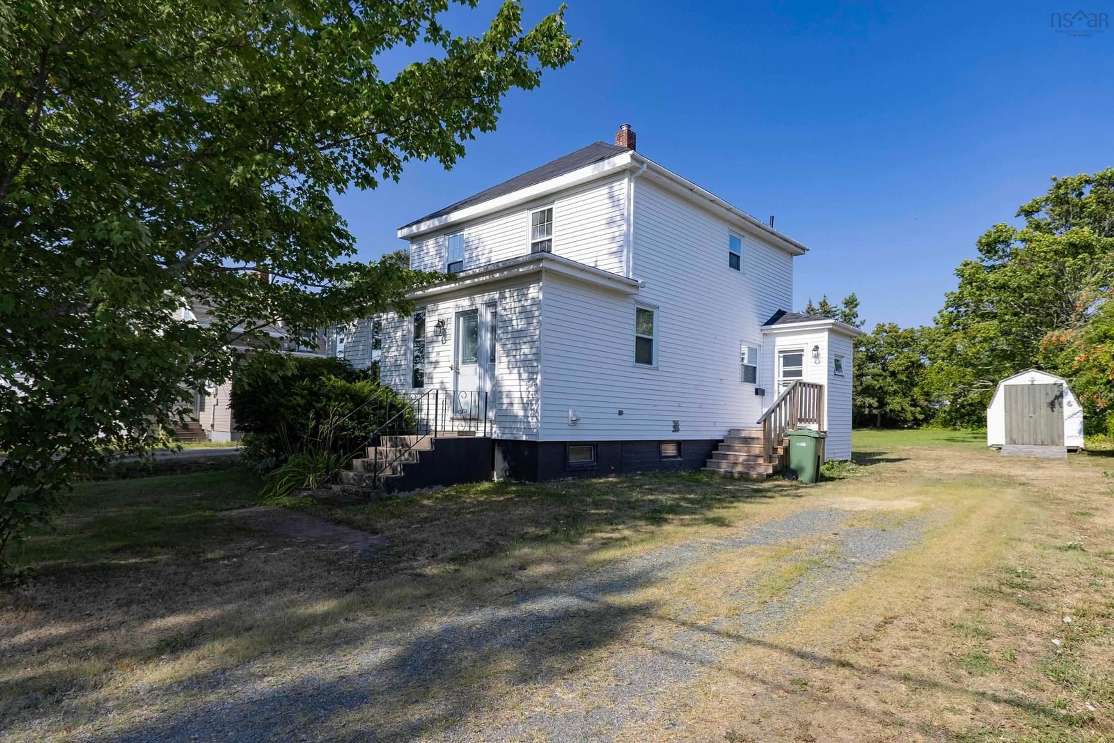 A pic from outside/outdoor area/front of a property/back of a property/a pic from drone, building for 94 Mcfarlane St, Springhill Nova Scotia B0M 1X0