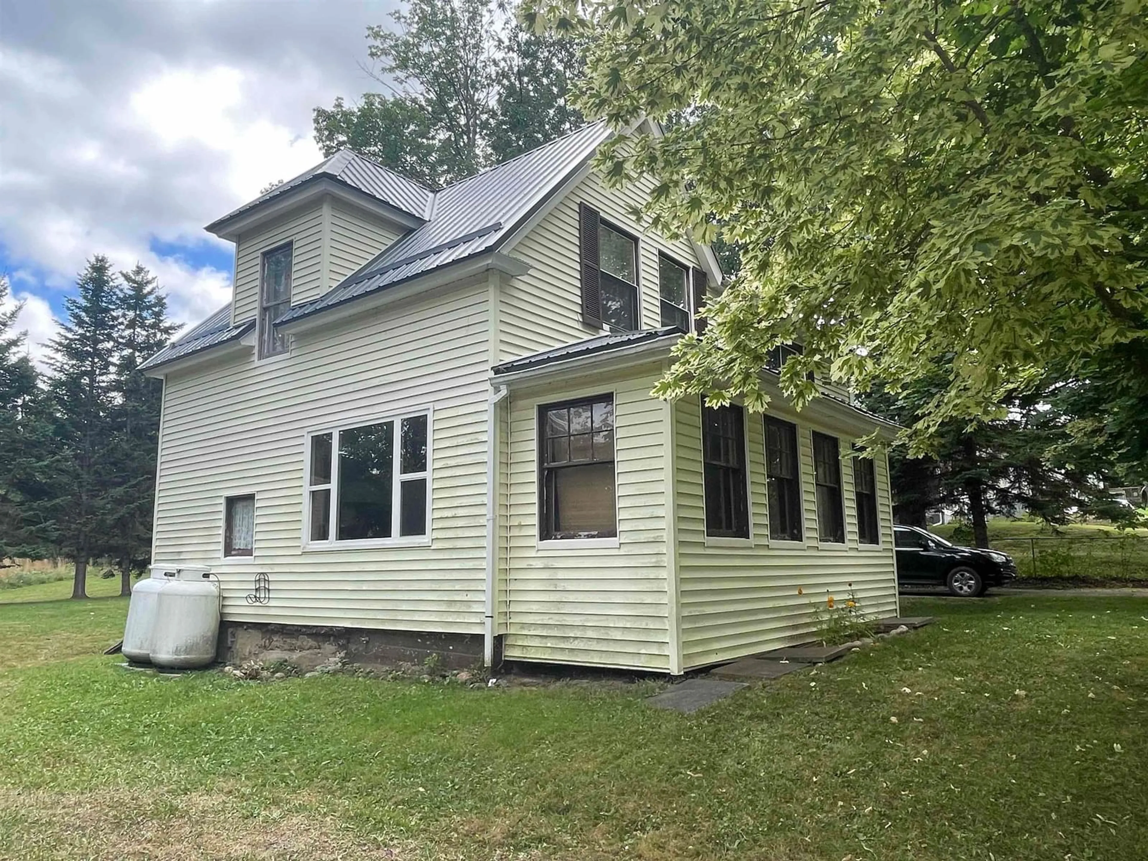 Home with vinyl exterior material, building for 58 Seventh St, Trenton Nova Scotia B0K 1X0