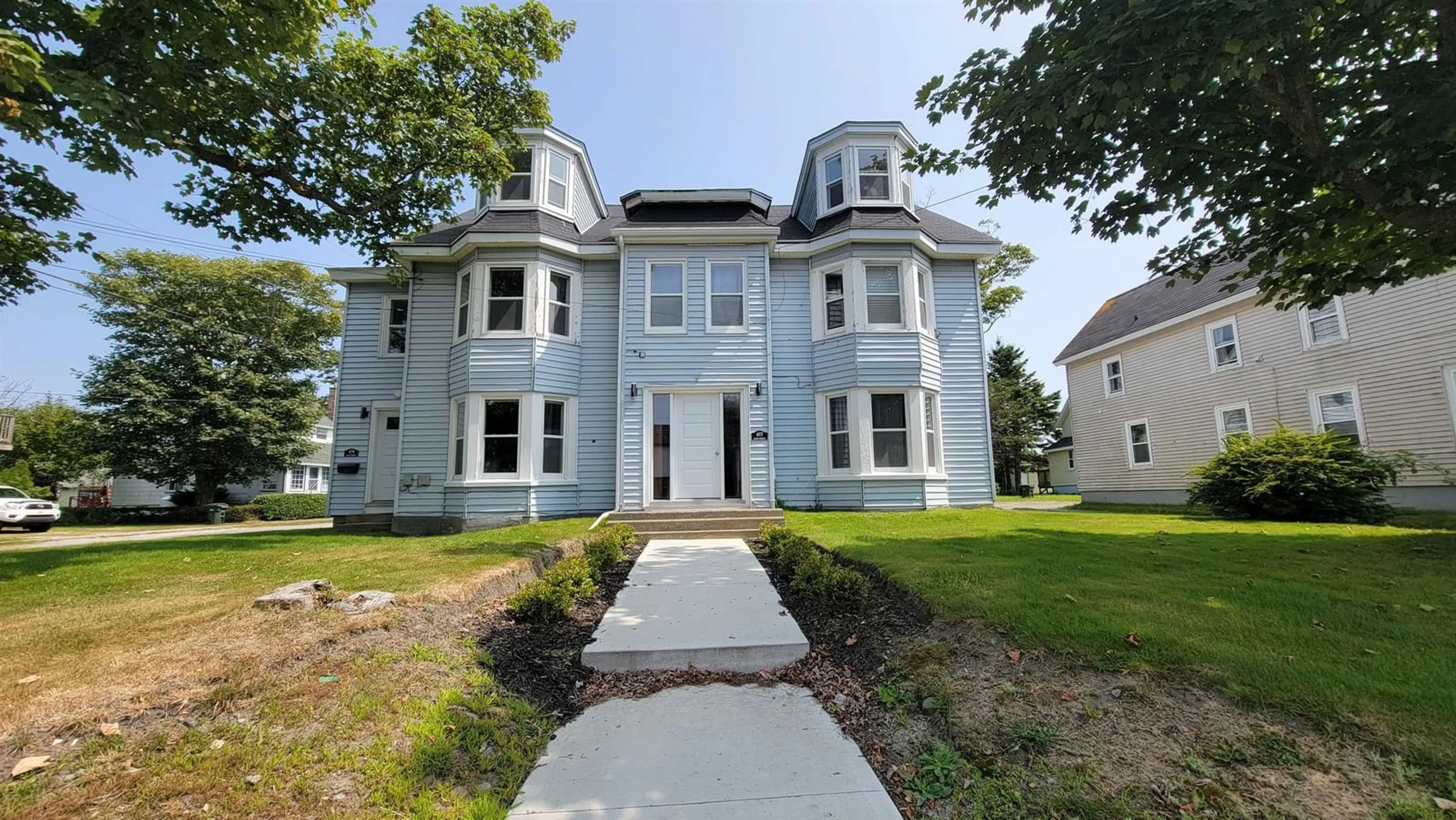 Home with vinyl exterior material, building for 477-479 Main St, Yarmouth Nova Scotia B5A 1H2