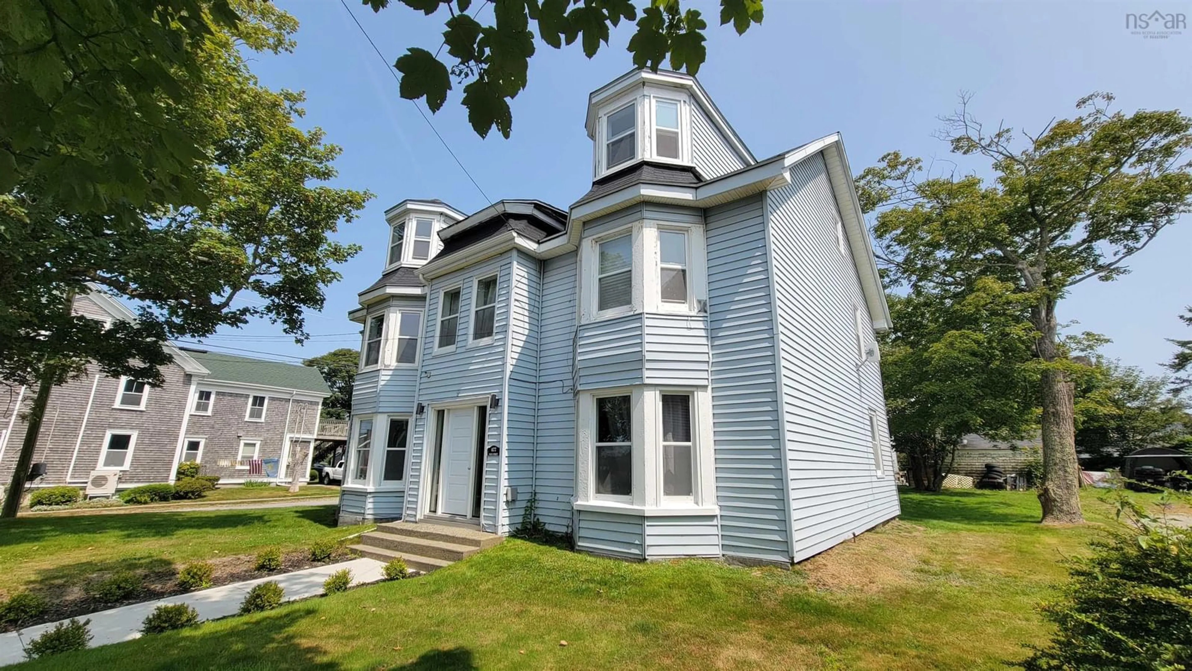 Home with vinyl exterior material, building for 477-479 Main St, Yarmouth Nova Scotia B5A 1H2