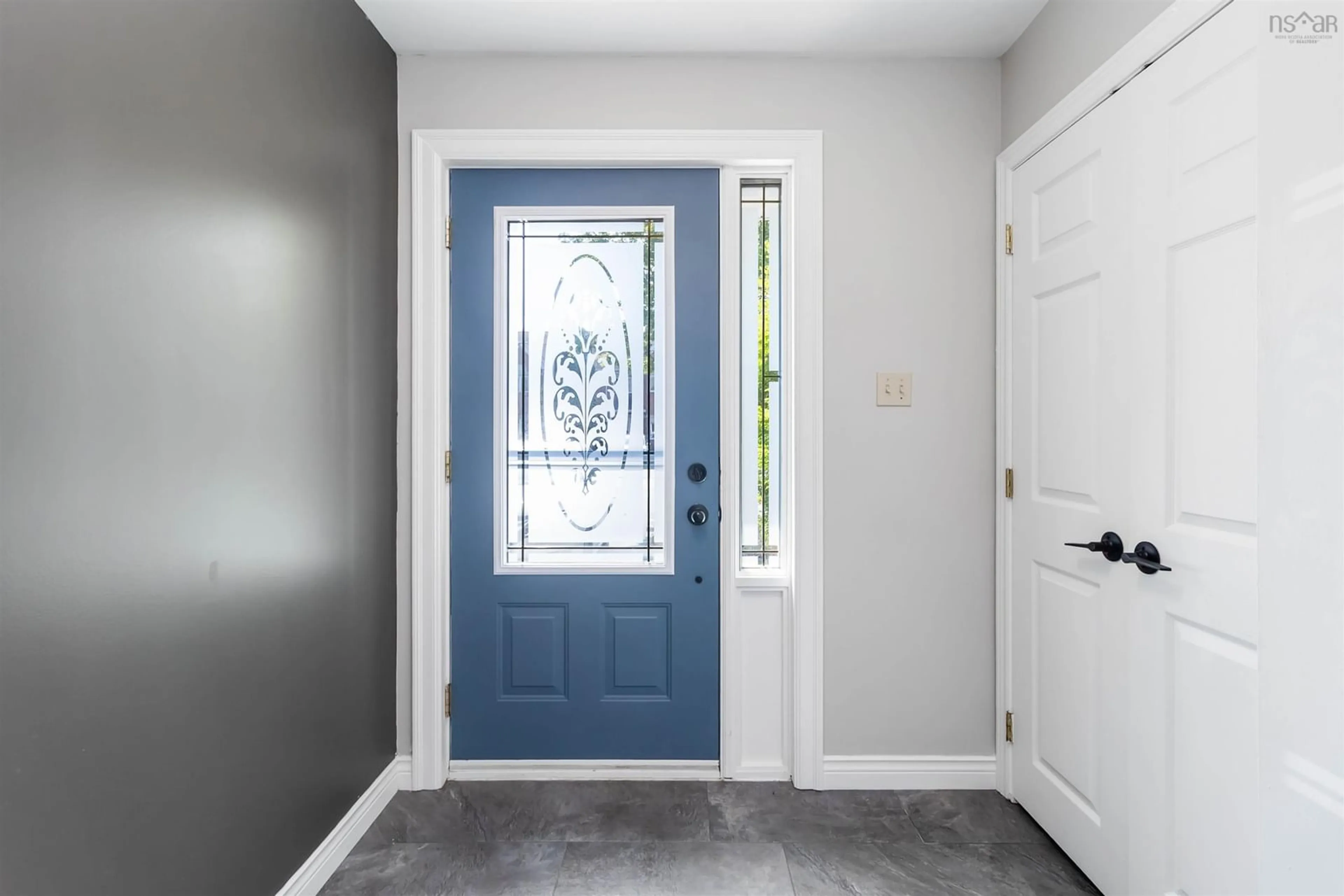 Indoor entryway for 34 Trailwood Place, Halifax Nova Scotia B3M 3Y1