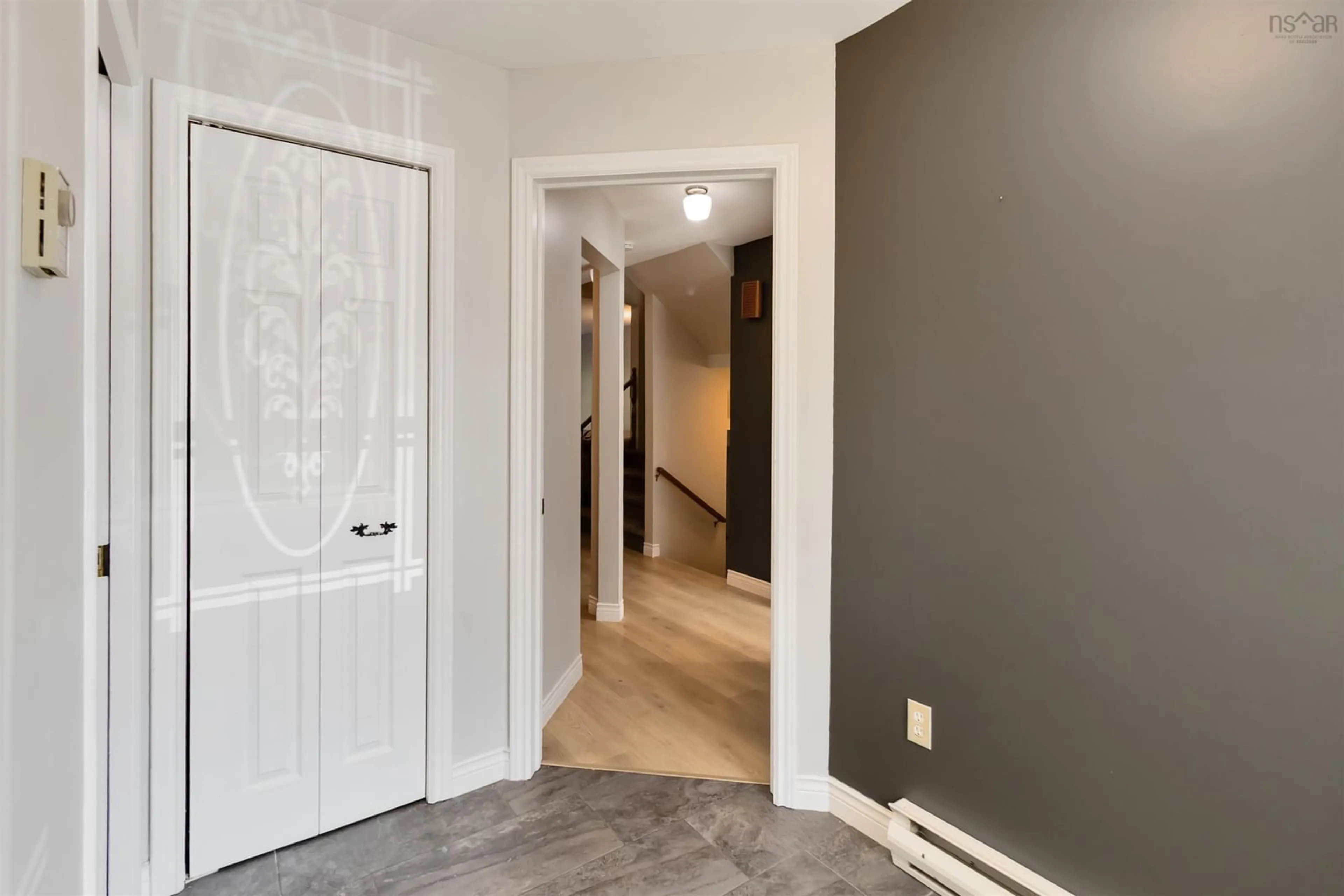 Indoor entryway for 34 Trailwood Place, Halifax Nova Scotia B3M 3Y1