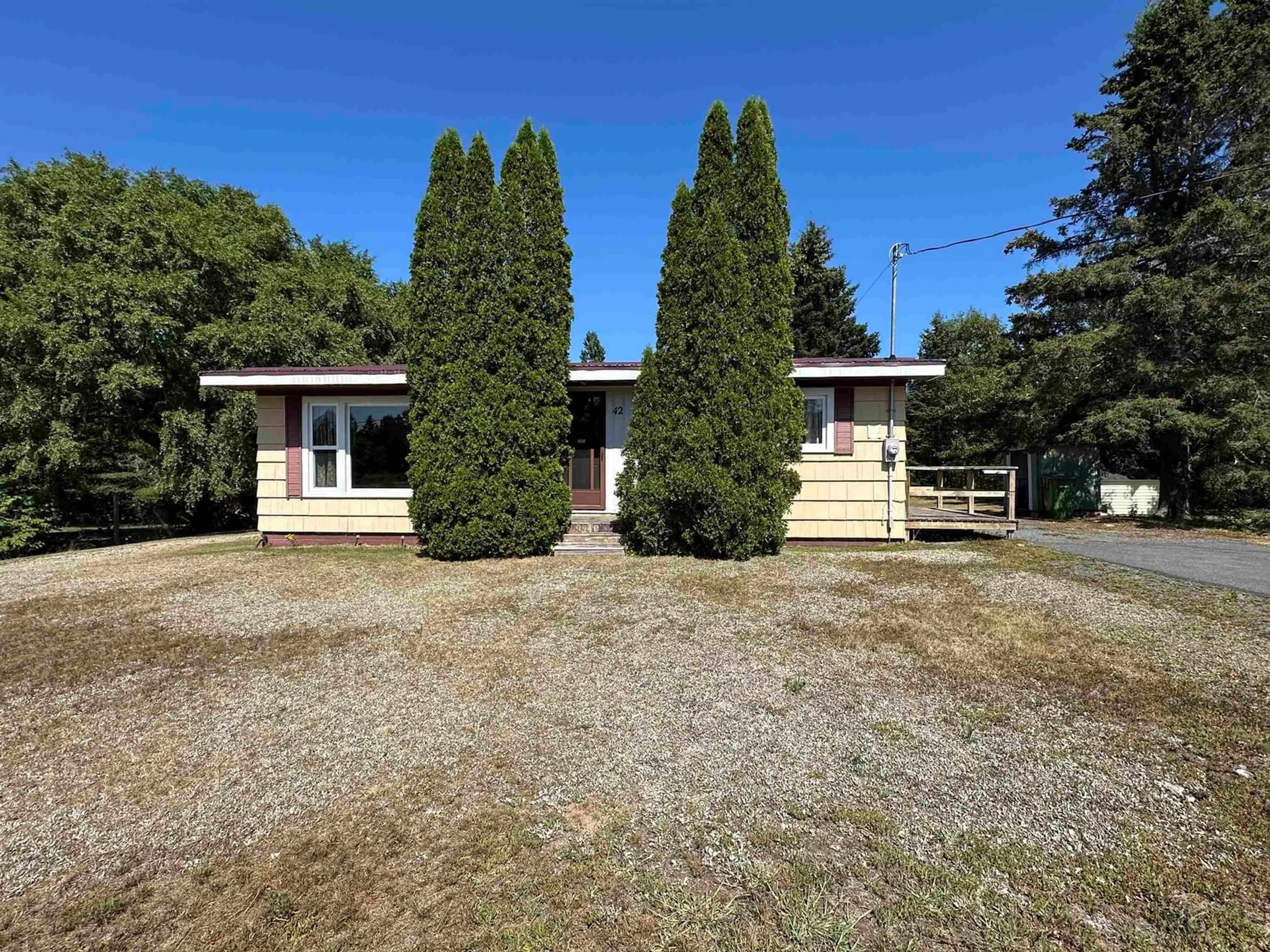 A pic from outside/outdoor area/front of a property/back of a property/a pic from drone, street for 42 Willow St, Kingston Nova Scotia B0P 1R0