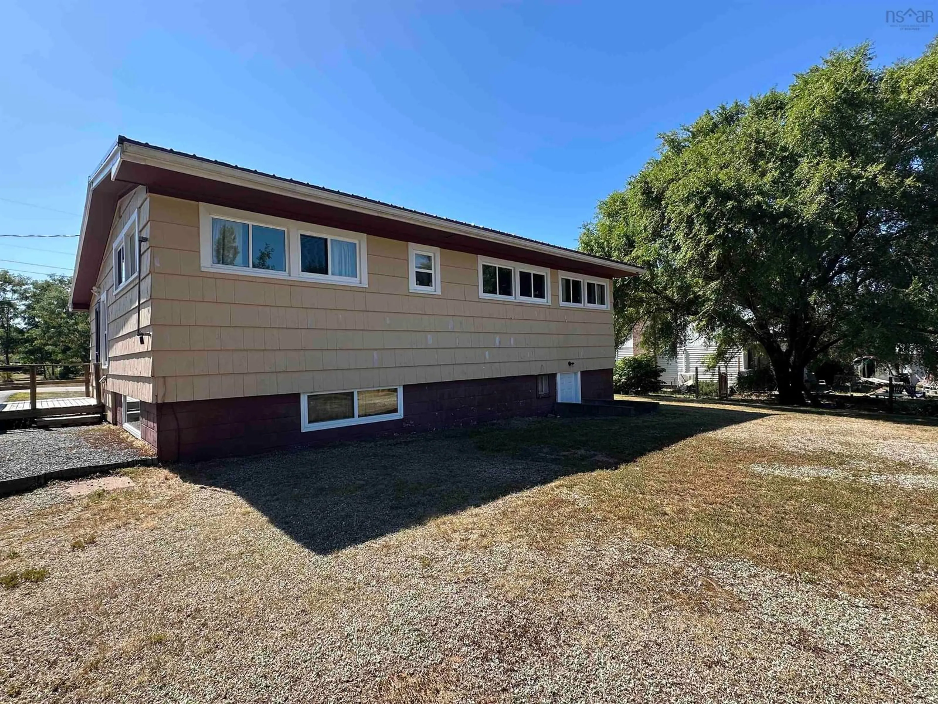 Home with vinyl exterior material, unknown for 42 Willow St, Kingston Nova Scotia B0P 1R0