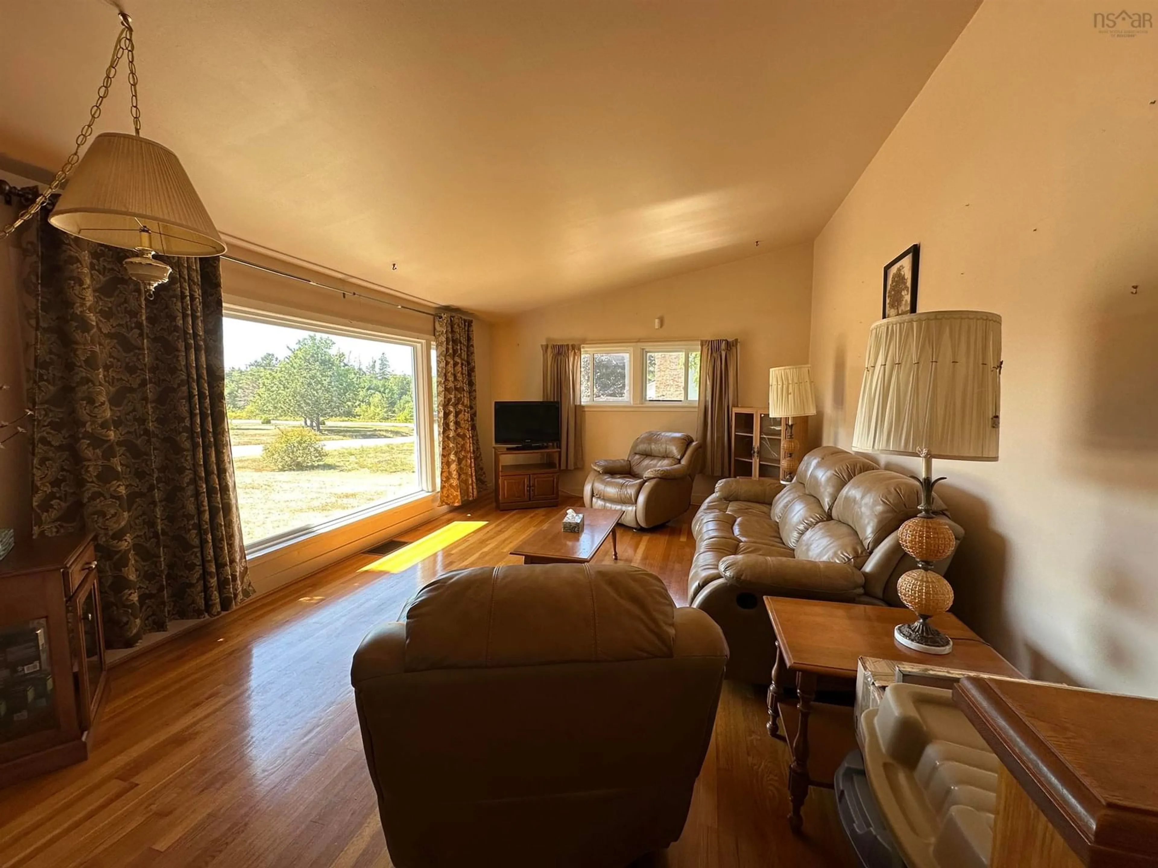 Living room with furniture, wood/laminate floor for 42 Willow St, Kingston Nova Scotia B0P 1R0