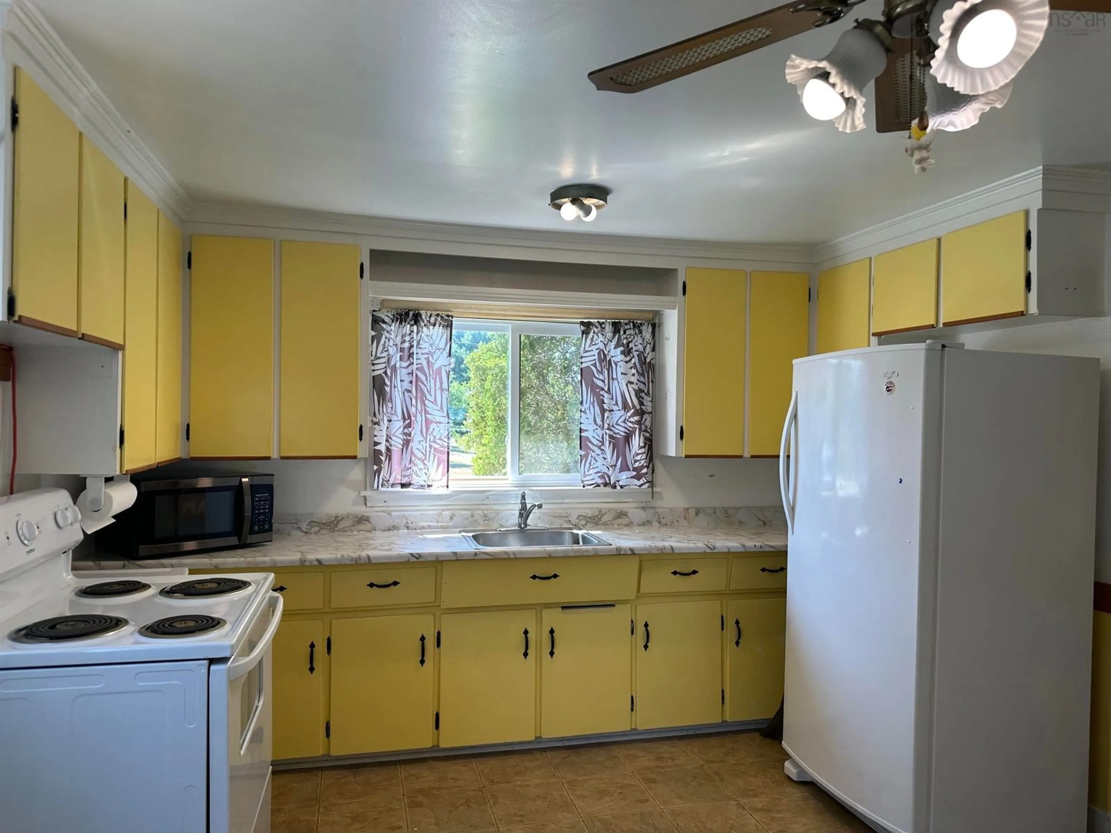 Standard kitchen, unknown for 42 Willow St, Kingston Nova Scotia B0P 1R0