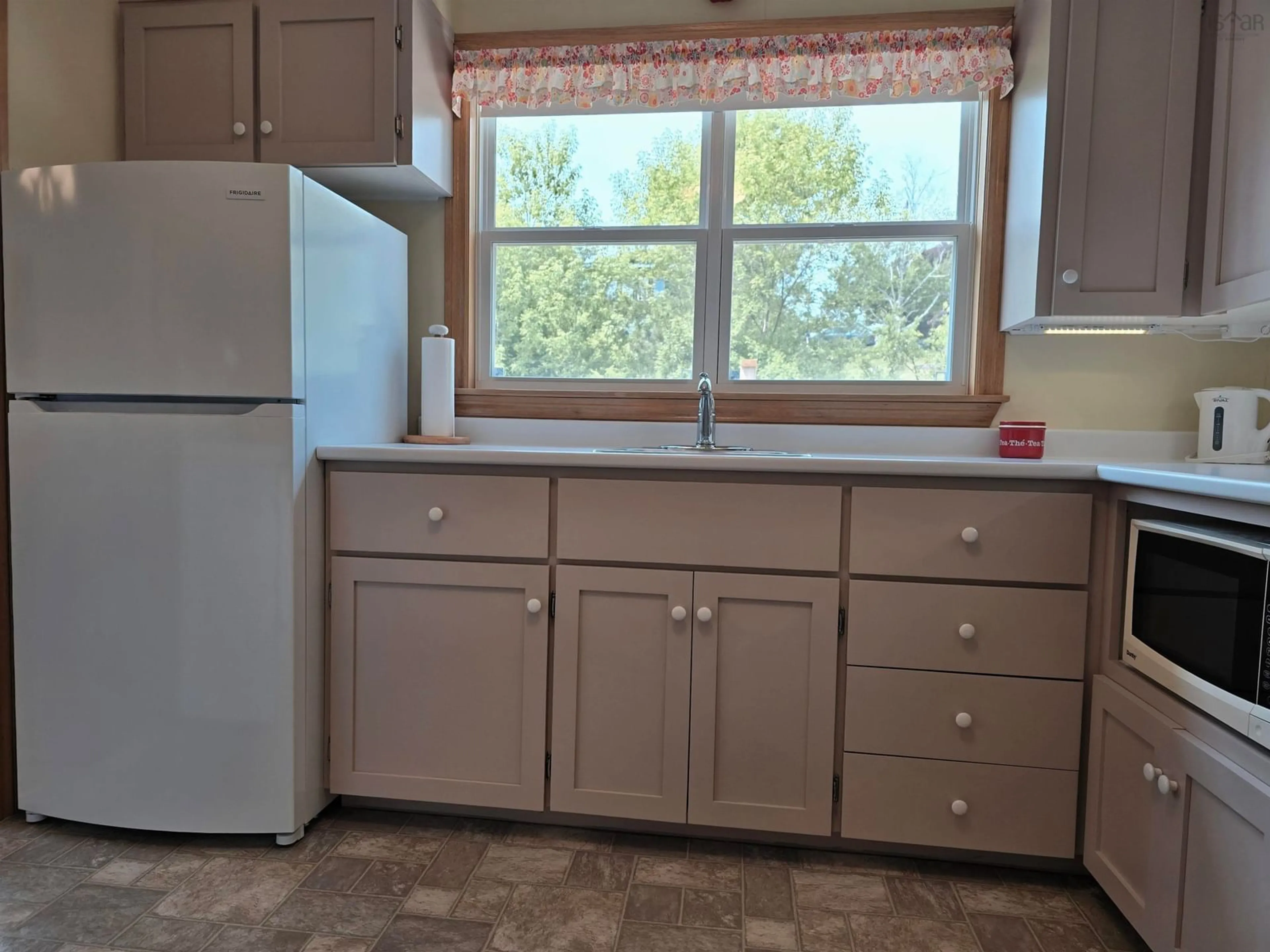 Standard kitchen, unknown for 114 Sanborne St, New Glasgow Nova Scotia B2H 1E6