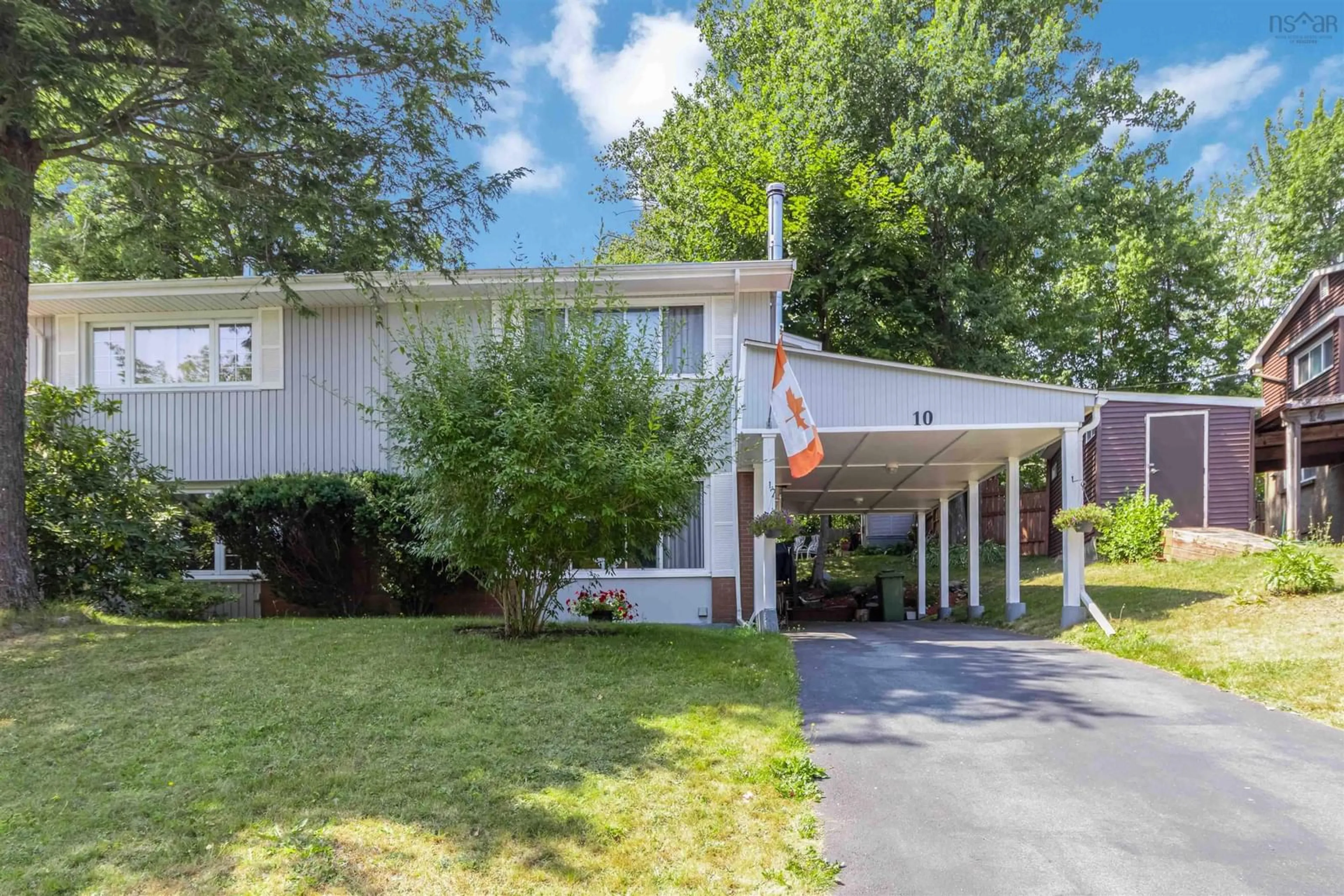 Home with vinyl exterior material, street for 10 Oakburn Crt, Halifax Nova Scotia B3M 2W6