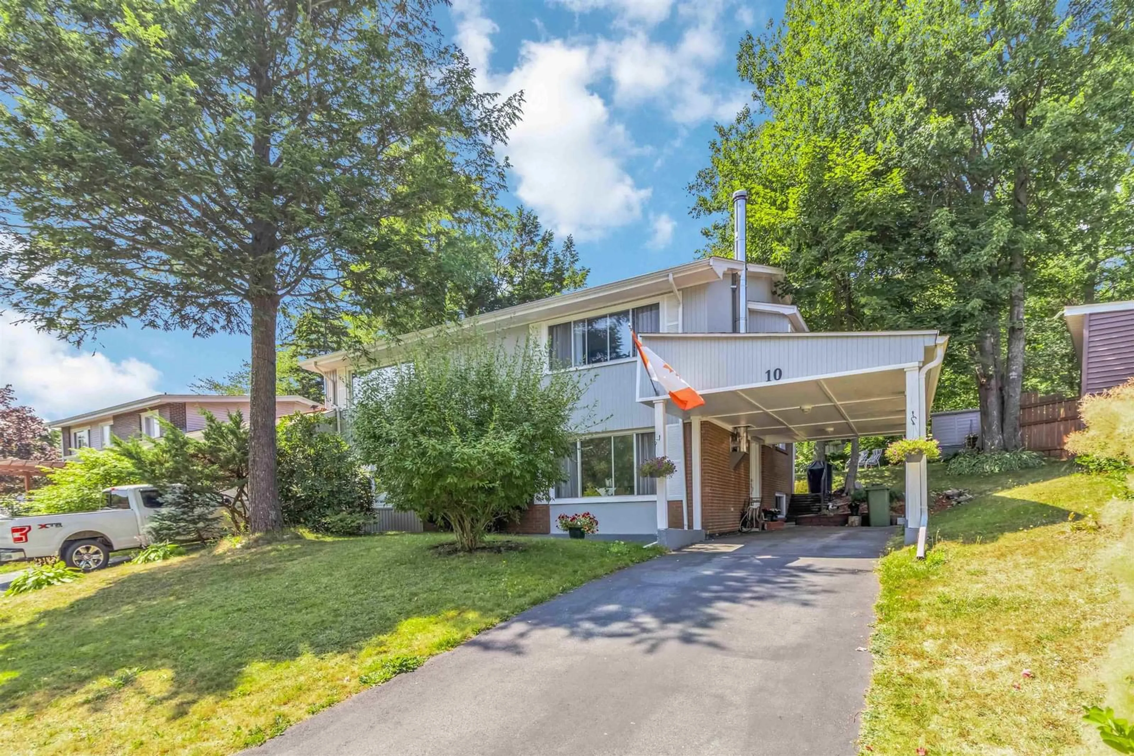 Unknown for 10 Oakburn Crt, Halifax Nova Scotia B3M 2W6