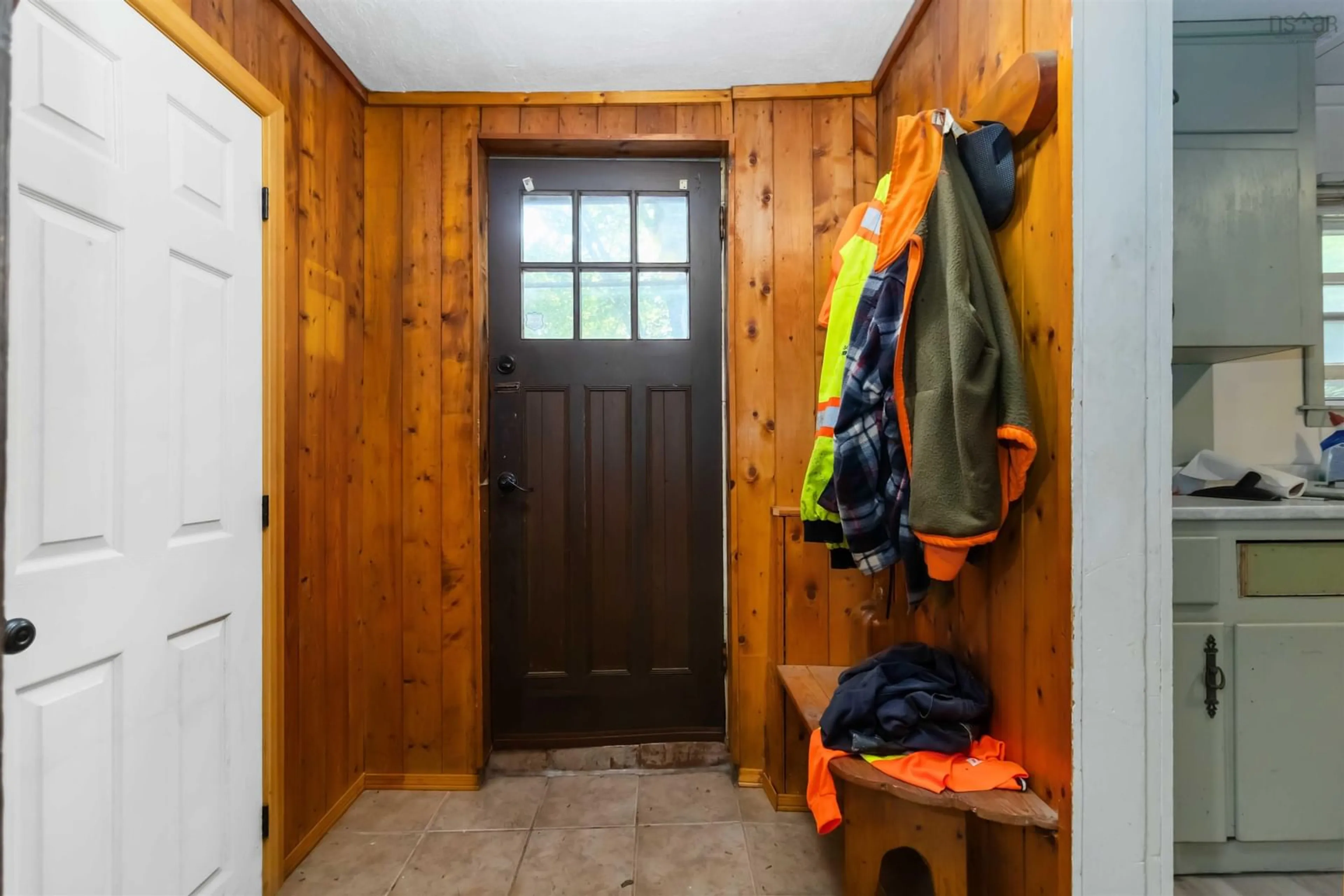 Indoor entryway for 182 Caledonia Rd, Dartmouth Nova Scotia B2X 1L4